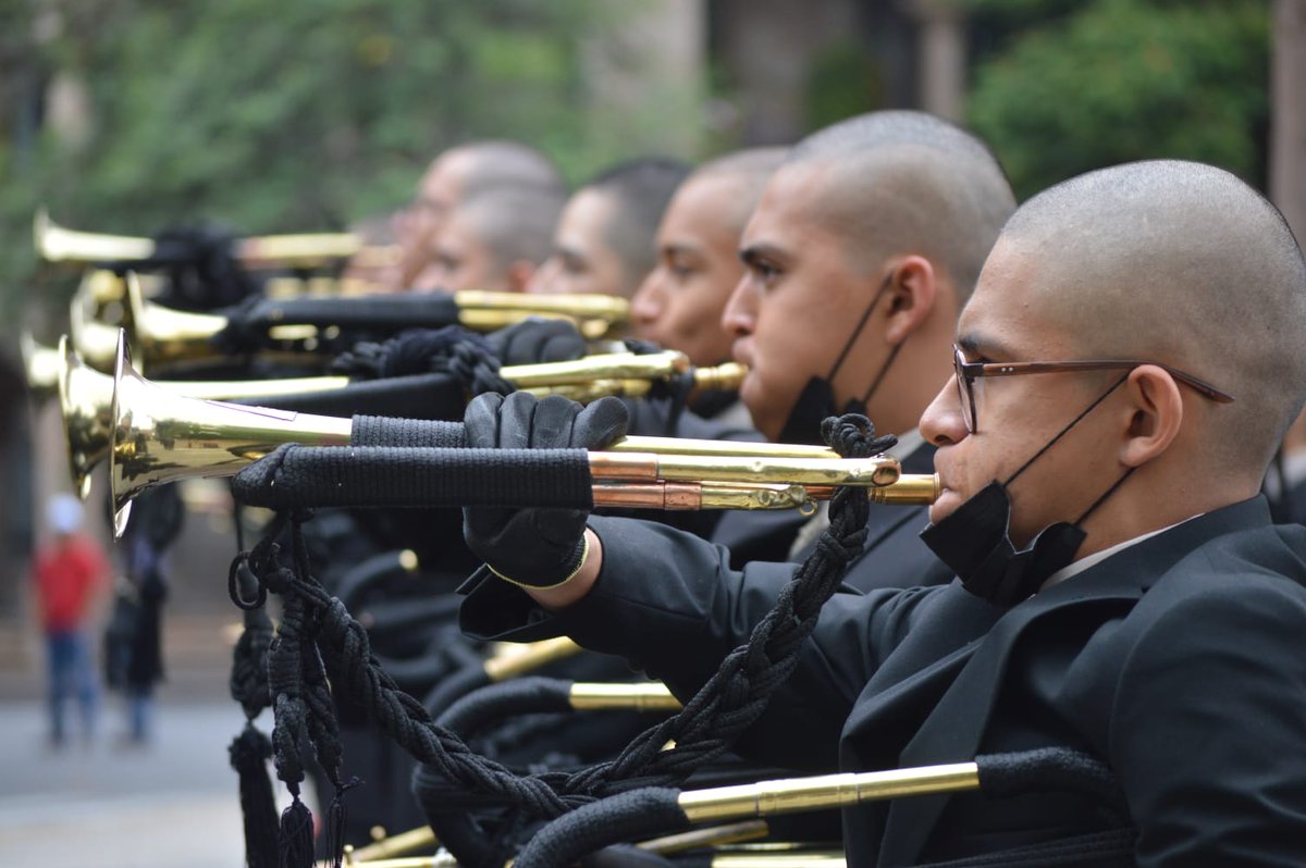 UMSNH_Oficial's tweet photo. #UMSNH presente en el Desfile Cívico Militar para conmemorar el CCXII Aniversario del Inicio de la Independencia de México.
#OrgulloNicolaita #MejorQueNunca https://t.co/93YJ7yIUwI