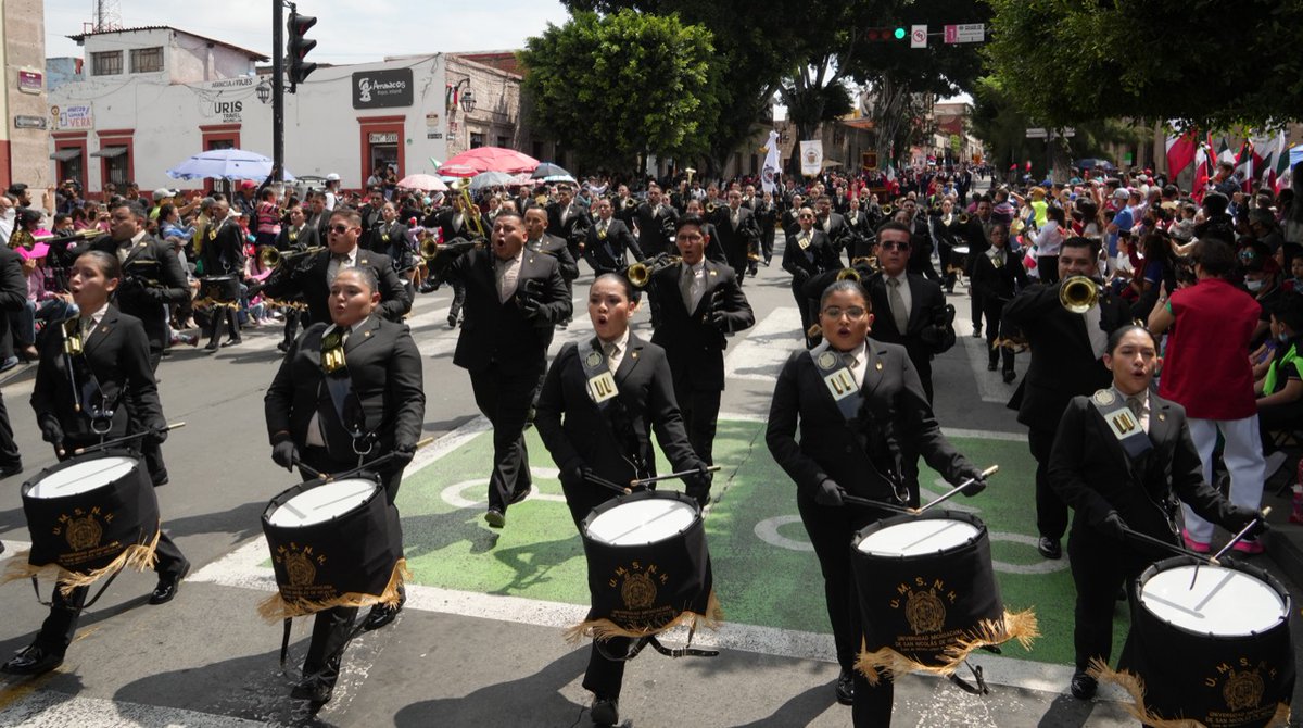 UMSNH_Oficial's tweet photo. #UMSNH presente en el Desfile Cívico Militar para conmemorar el CCXII Aniversario del Inicio de la Independencia de México.
#OrgulloNicolaita #MejorQueNunca https://t.co/93YJ7yIUwI