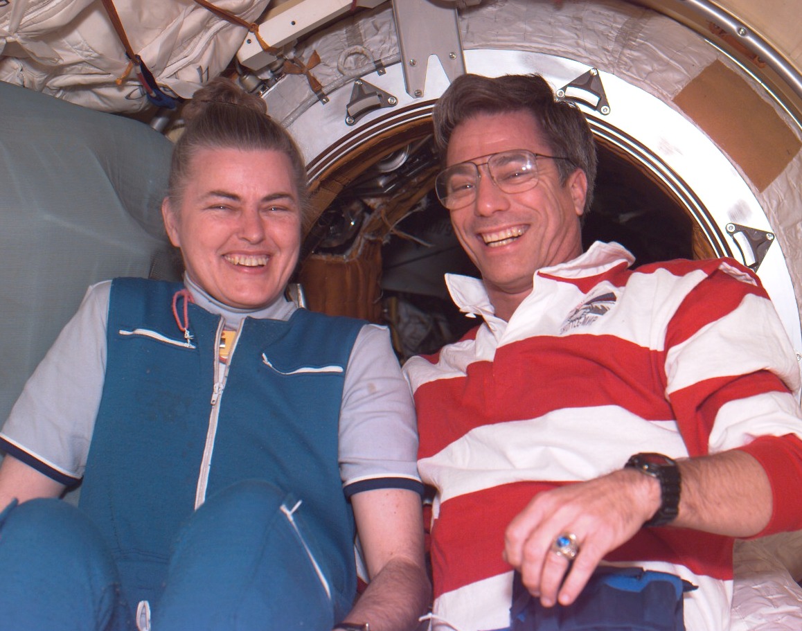 NASAhistory's tweet photo. Space Shuttle Atlantis launched #OTD in 1996 for STS-79, a mission featuring the first U.S. crew exchange aboard the Russian Space Station Mir. Astronaut John Blaha took the place of Dr. Shannon Lucid who spent 188 consecutive days in space, a new U.S. record at the time. https://t.co/k1ymnSnJNx
