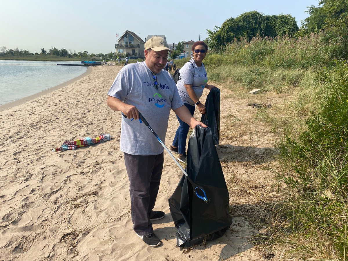 RudyWynterNG's tweet photo. Today @nationalgridus celebrated the one-year anniversary of our Project C initiative, totaling 15,000 volunteer hours through Day of Service events. Across the state, more than 2,000 team members participated in 200 volunteer events in the neighborhoods we serve. #NGProjectC https://t.co/PDJ21kvNl0
