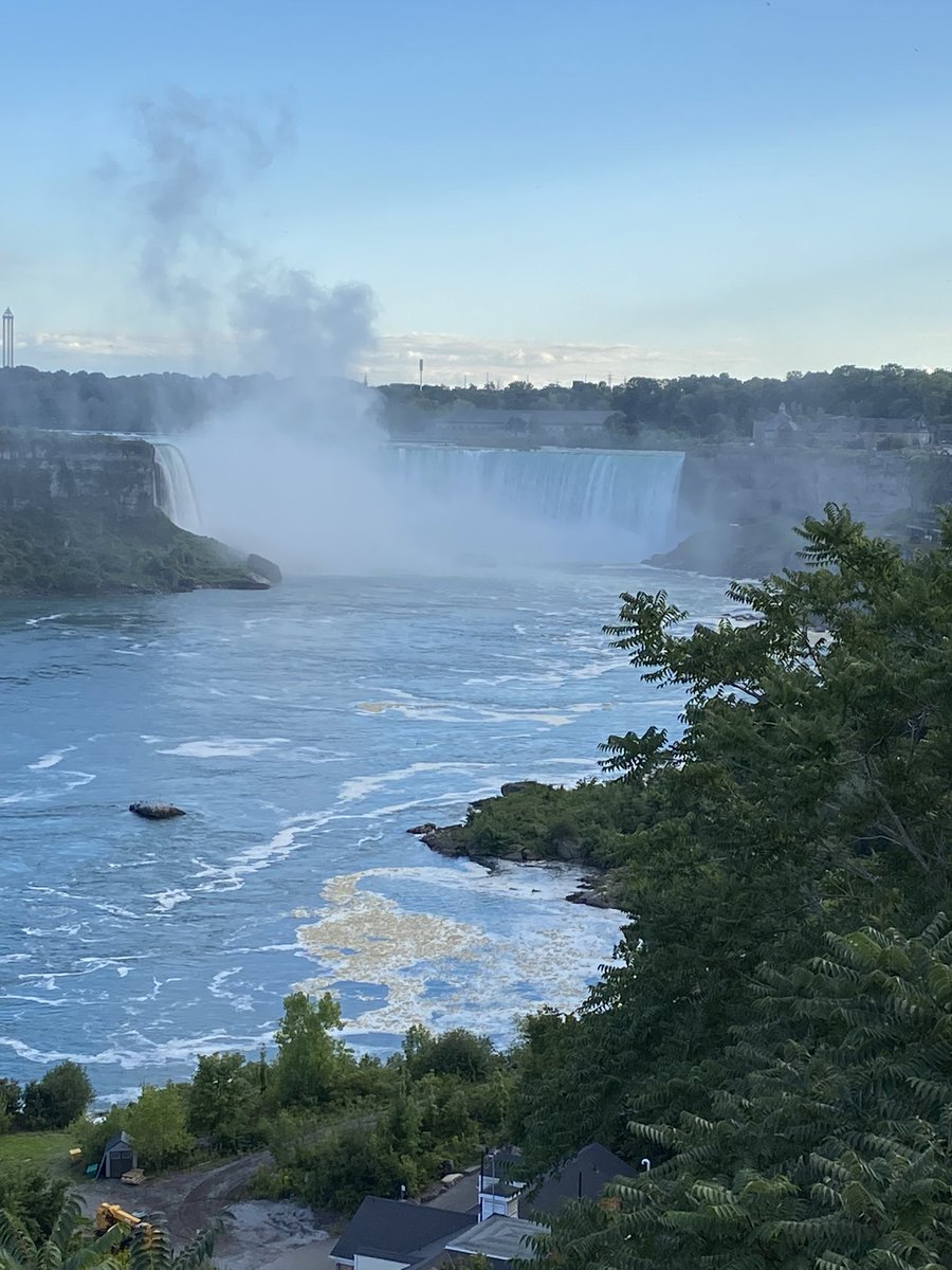 hogey24's tweet photo. Niagara Falls trip https://t.co/jqXqCVLv9m