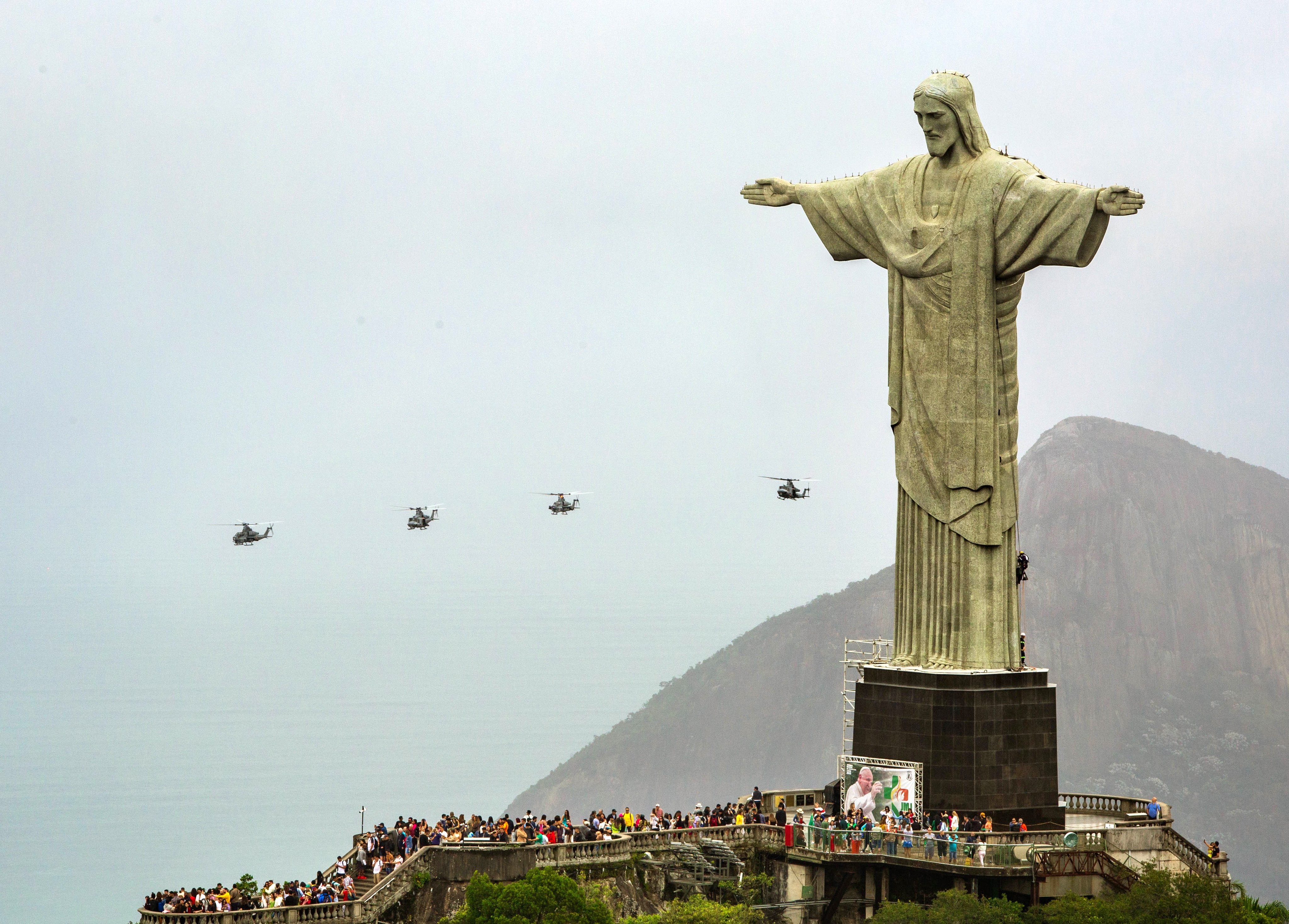 U.S. Southern Commandστο X: RT @MARFORSOUTH: #UNITASLXIII: Sept. 12, 2022  A division of helicopters conduct flight operations near the Christ the  Redeemer statue, #B… / X