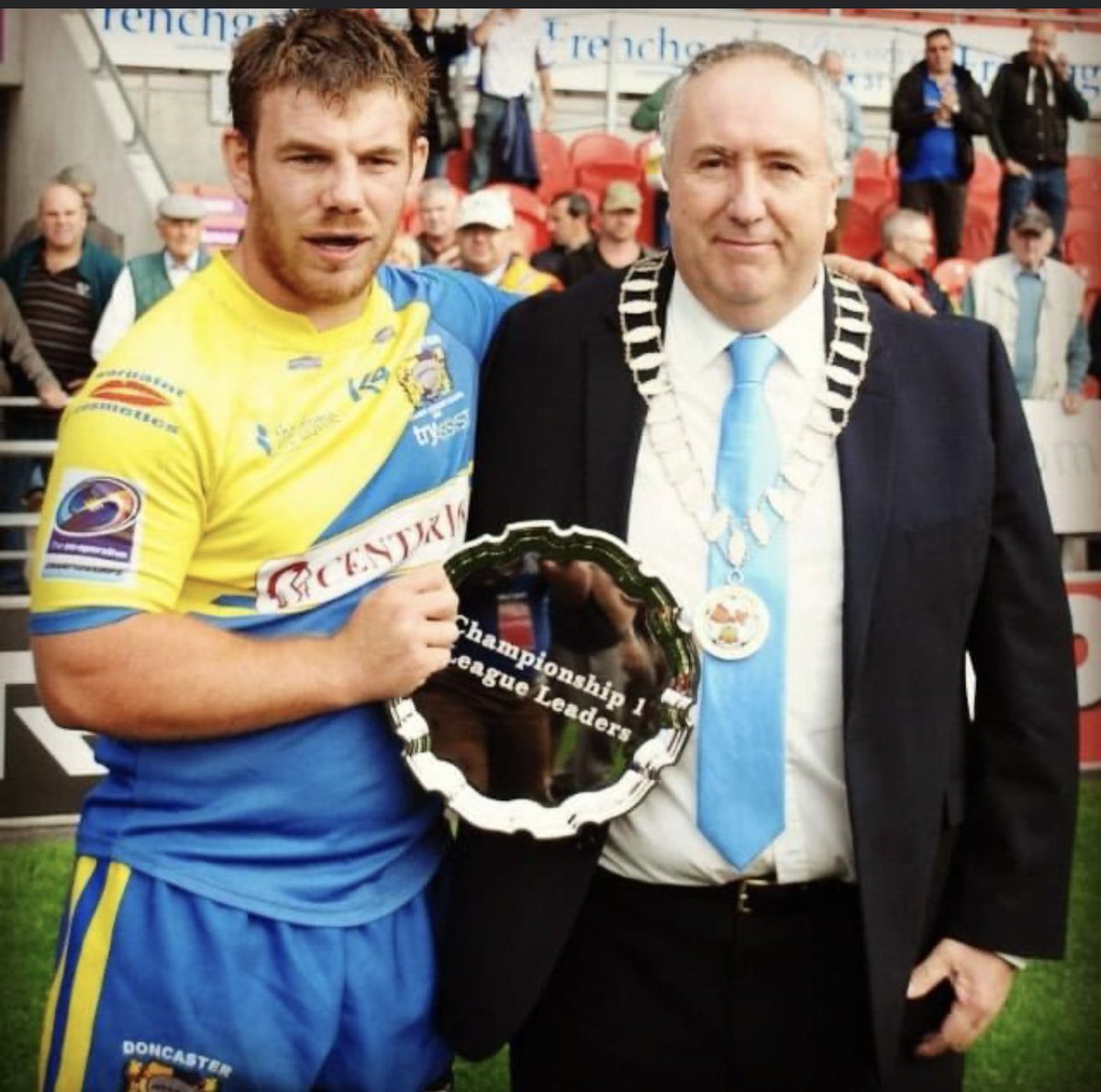 Mrs_Robinson15's tweet image. On this day 10 years ago Craig was collecting the winners shield as captain of @Doncaster_RLFC, tonight he was coaching Rowan who scored 6 tries in his match for Rangers 🏉 I’ll never be free of this sport 😂#rugbydna #robbos