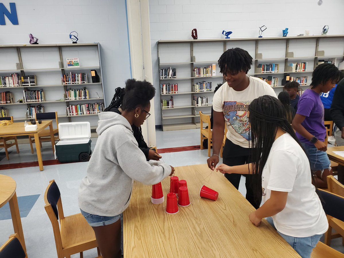 Using <a href="/TampaBaySTEM/">TampaBaySTEM</a> engineering challenge for team team building with amazing #peer mentors <a href="/Armwood_HS/">Armwood High School</a>! #studentvoice <a href="/MurdolphJ/">Murdolph “Murt” Jones IV</a> <a href="/All4Schools/">All4PublicSchools</a> @VanAyres412 <a href="/AddisonGDavis/">Addison Davis</a>