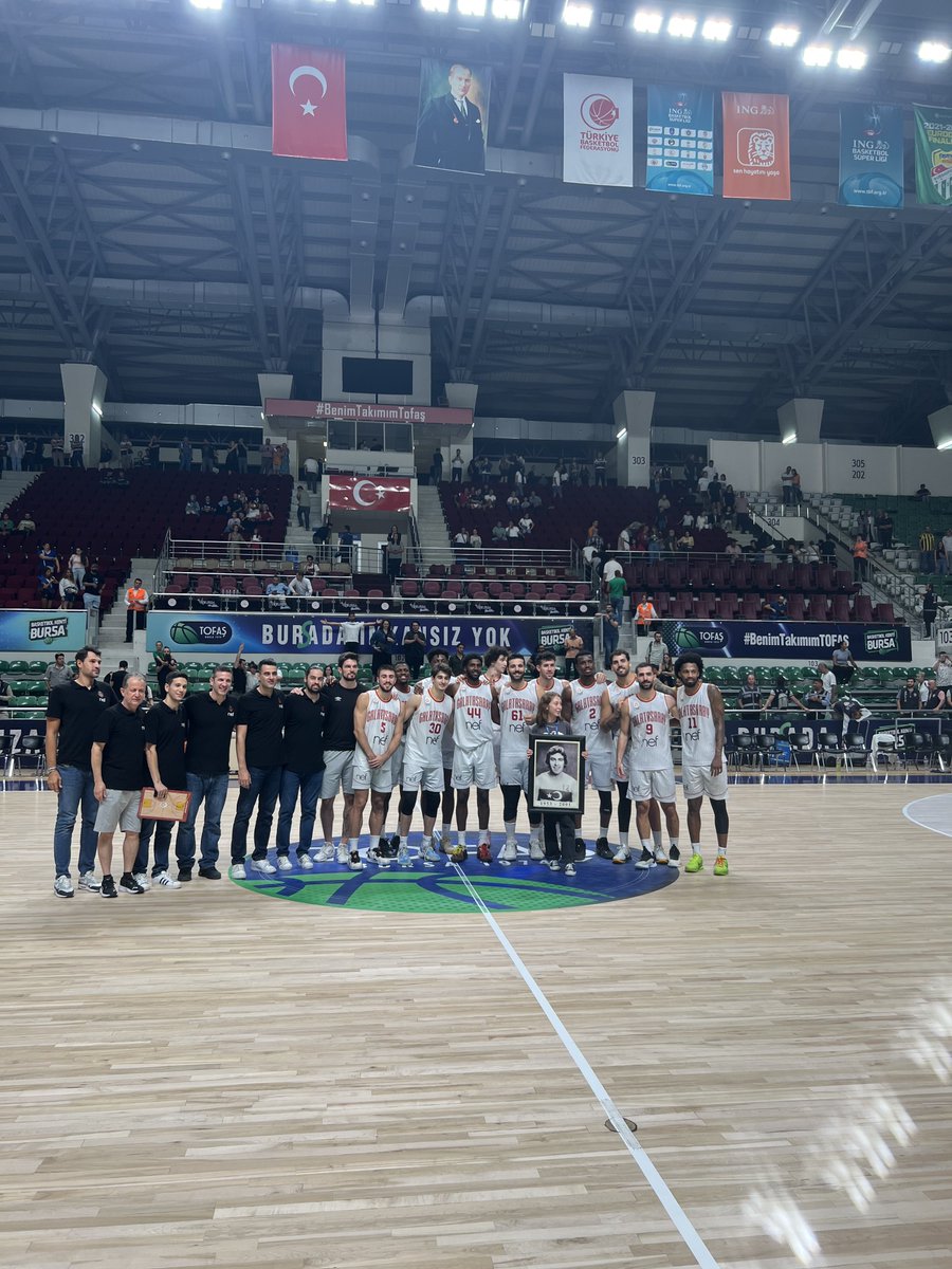 GSB_Bursa's tweet photo. Nilüfer Tofaş Spor Salonumuzda bu yıl 22.'si düzenlenen Cevat Soydaş Turnuvası sona erdi. 

Nefes kesen final maçıyla Fenerbahçe Beko'yu 75-72 mağlup eden Galatasaray Nef turnuvanın şampiyonu oldu. 

1.Galatasaray NEF
2.Fenerbahçe Beko
3.Tofaş
4.Gaziantep Basketbol 👏 https://t.co/6VsnMYYUjs