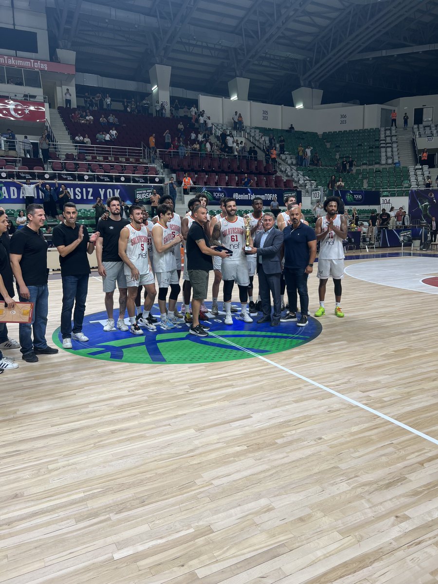GSB_Bursa's tweet photo. Nilüfer Tofaş Spor Salonumuzda bu yıl 22.'si düzenlenen Cevat Soydaş Turnuvası sona erdi. 

Nefes kesen final maçıyla Fenerbahçe Beko'yu 75-72 mağlup eden Galatasaray Nef turnuvanın şampiyonu oldu. 

1.Galatasaray NEF
2.Fenerbahçe Beko
3.Tofaş
4.Gaziantep Basketbol 👏 https://t.co/6VsnMYYUjs