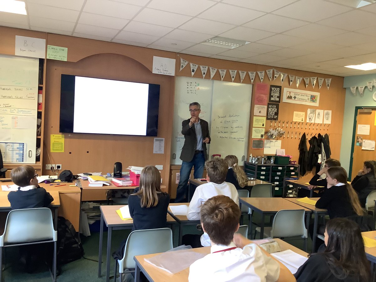 BroHistory1's tweet photo. A big thank you to George @SSCBChurch who came into speak to our S1 about what life was like as a teenager 44 years ago! #changeandcontinuity @BroughtonPhilos @BroHighOfficial https://t.co/eT4dE8ca7l