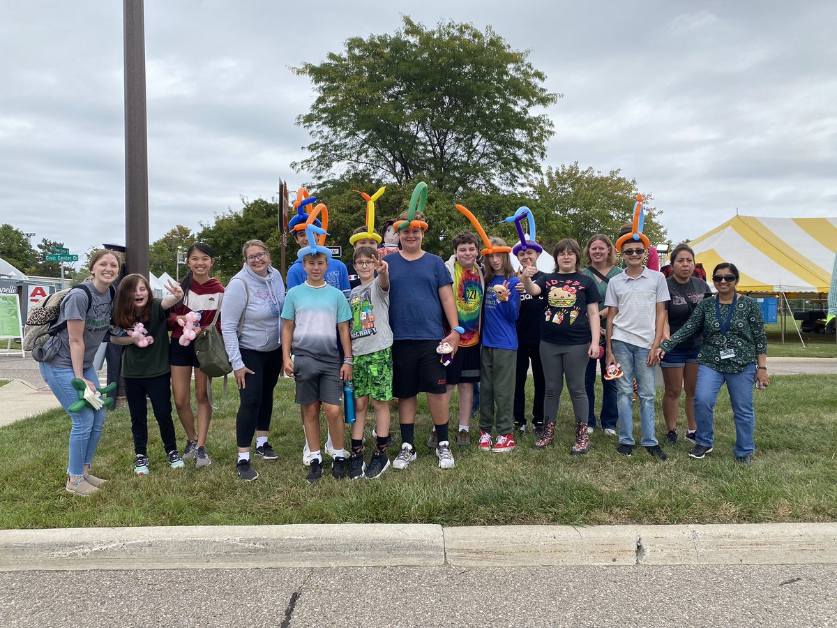 BakerLINKS's tweet photo. @MrsStOnge and @MrsOffman’s group had an awesome time at #TroyDaze! We worked on communication, decision-making &amp; time management skills. 
@CityTroyMI @BakerMiddle https://t.co/xgHP76KKkT