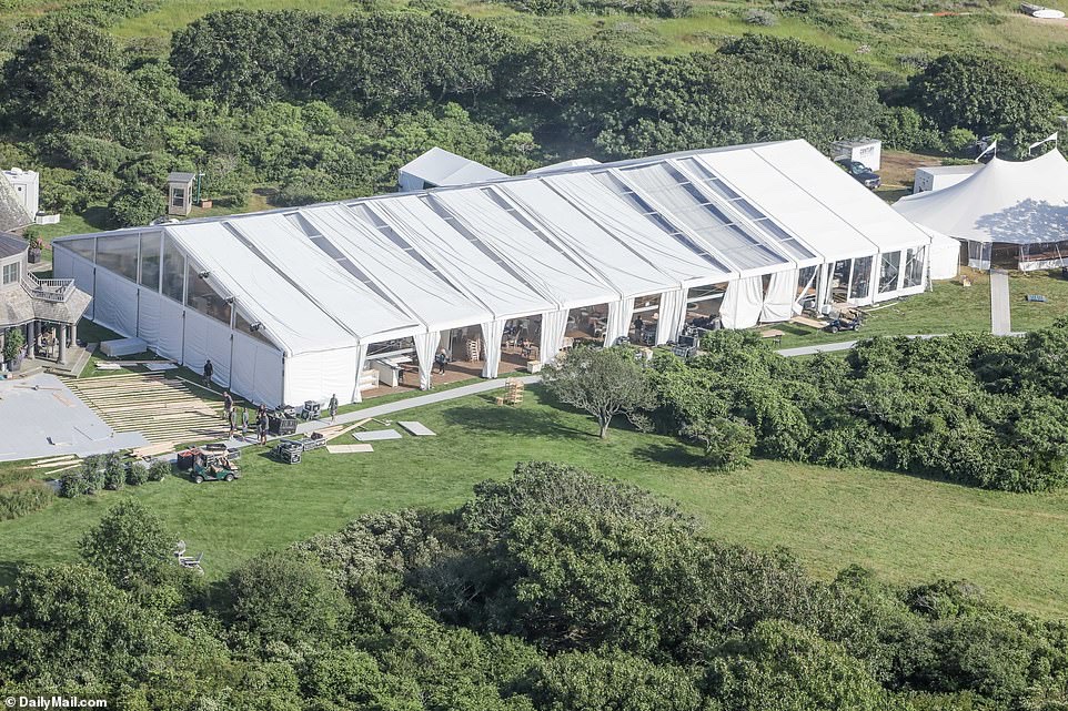 EndWokeness's tweet image. This was the tent Obama set up on Martha’s Vineyard for his birthday party 

But there’s no room on the entire island for 50 more people