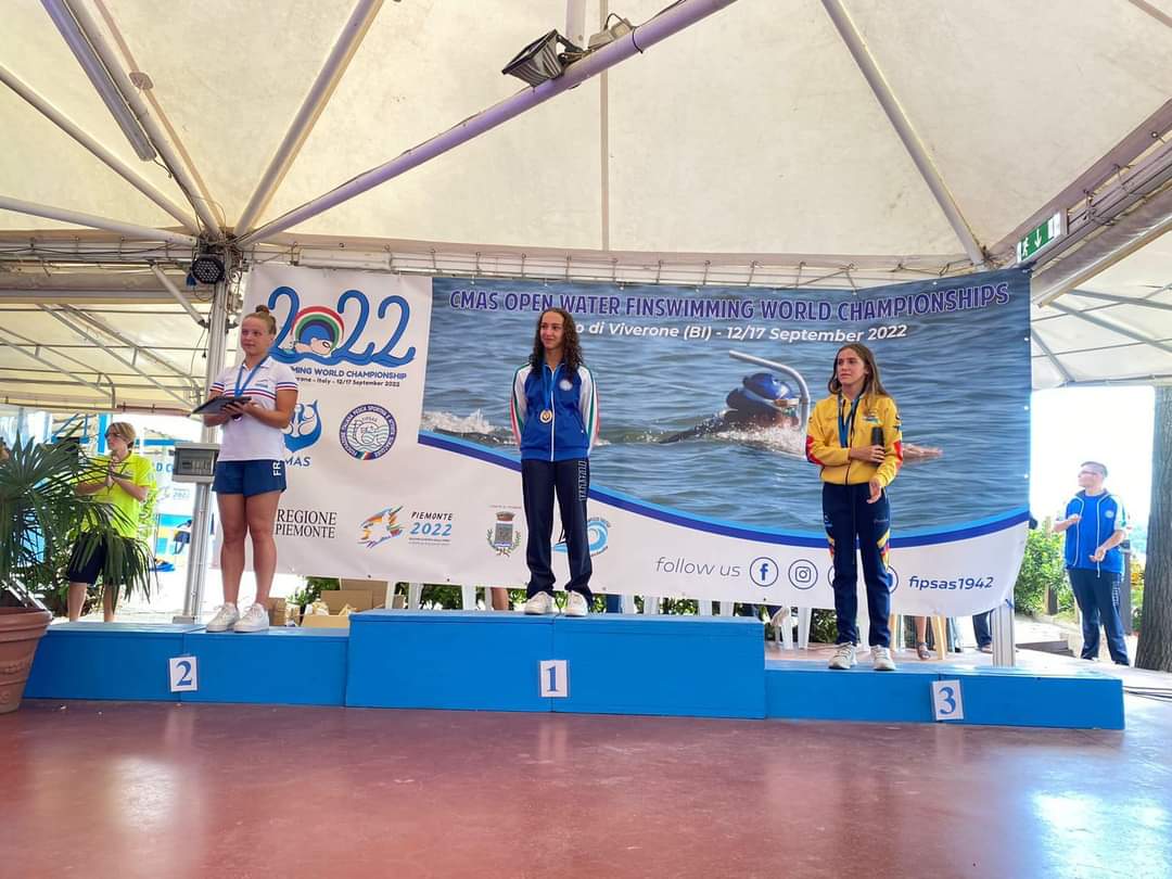 OsadiaSports's tweet photo. La nadadora de actividades subacuáticas Melissa Tobón, se quedó con la medalla de Bronce en la prueba de 3000 metros bialetas femenino, en aguas abiertas. Melissa logró podio junto a la italiana Silvia Belli y la francesa Jeane Daniel
@Camiloarangoro @MontoyaUber @TUTOGOL https://t.co/gSumflcj46