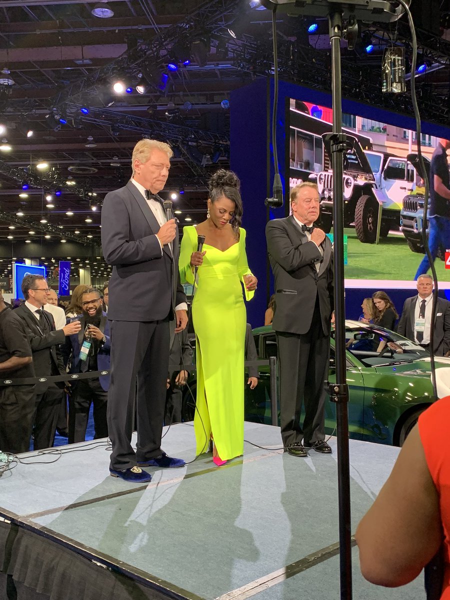 AEtmansHuschka's tweet photo. .@DevinScillian and @rhondawalker about to go live for @Local4News with Bill Ford Jr. from @NAIASDetroit #DetroitAutoShow #charitygala #autoprom https://t.co/6M4LfmZAuK