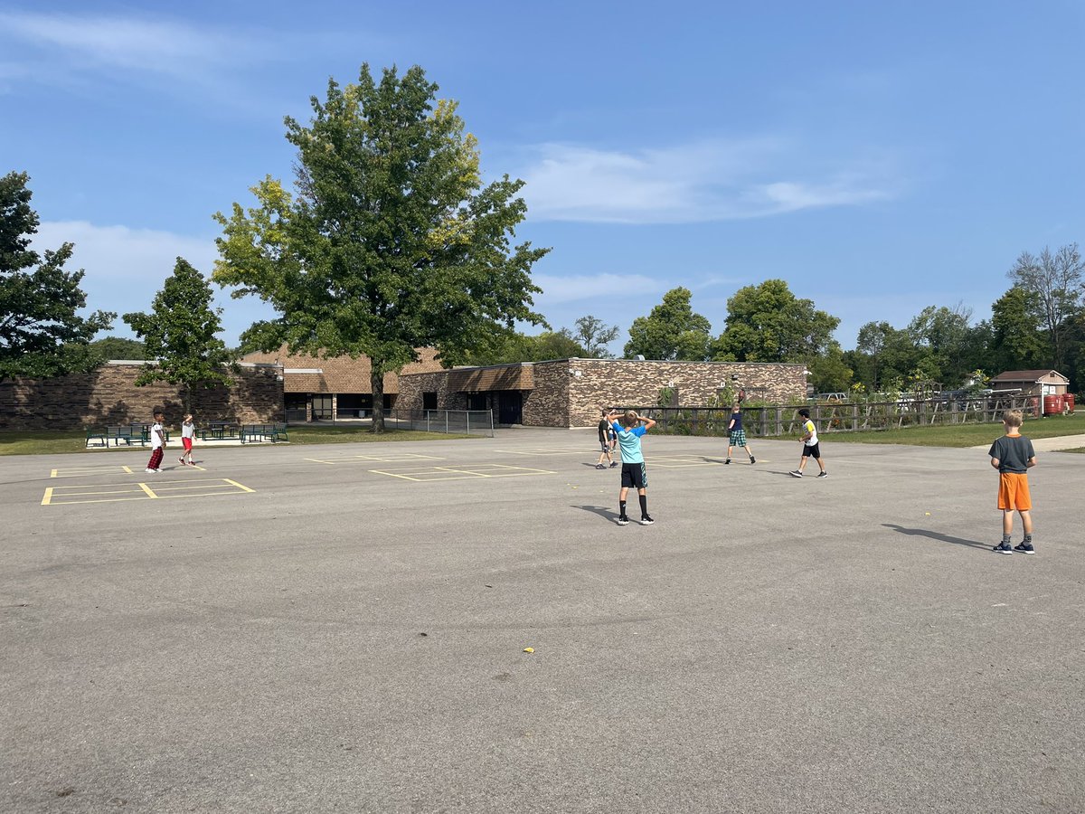 MissHKwon's tweet photo. We earned our first class party today! It was a beautiful day to enjoy extra recess✨ @prairied203 #PartnersInGrowth https://t.co/lYoALltySu