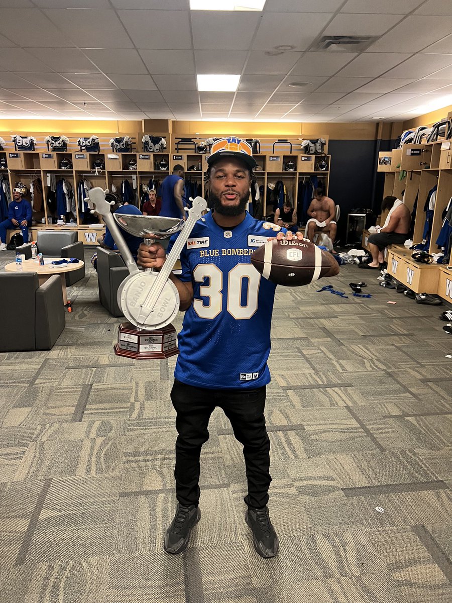 Pick6_JB's tweet photo. Winnipeg, Canada 🇨🇦 #Stick2DaScript #PostalVisions #ForTheW #JefeMula #BigFckin30 #BangoBowl🎸 #WinnipegPeeezy #DontBeSayinShitBoutWinstonRose😤 https://t.co/8xHzNxCj3P