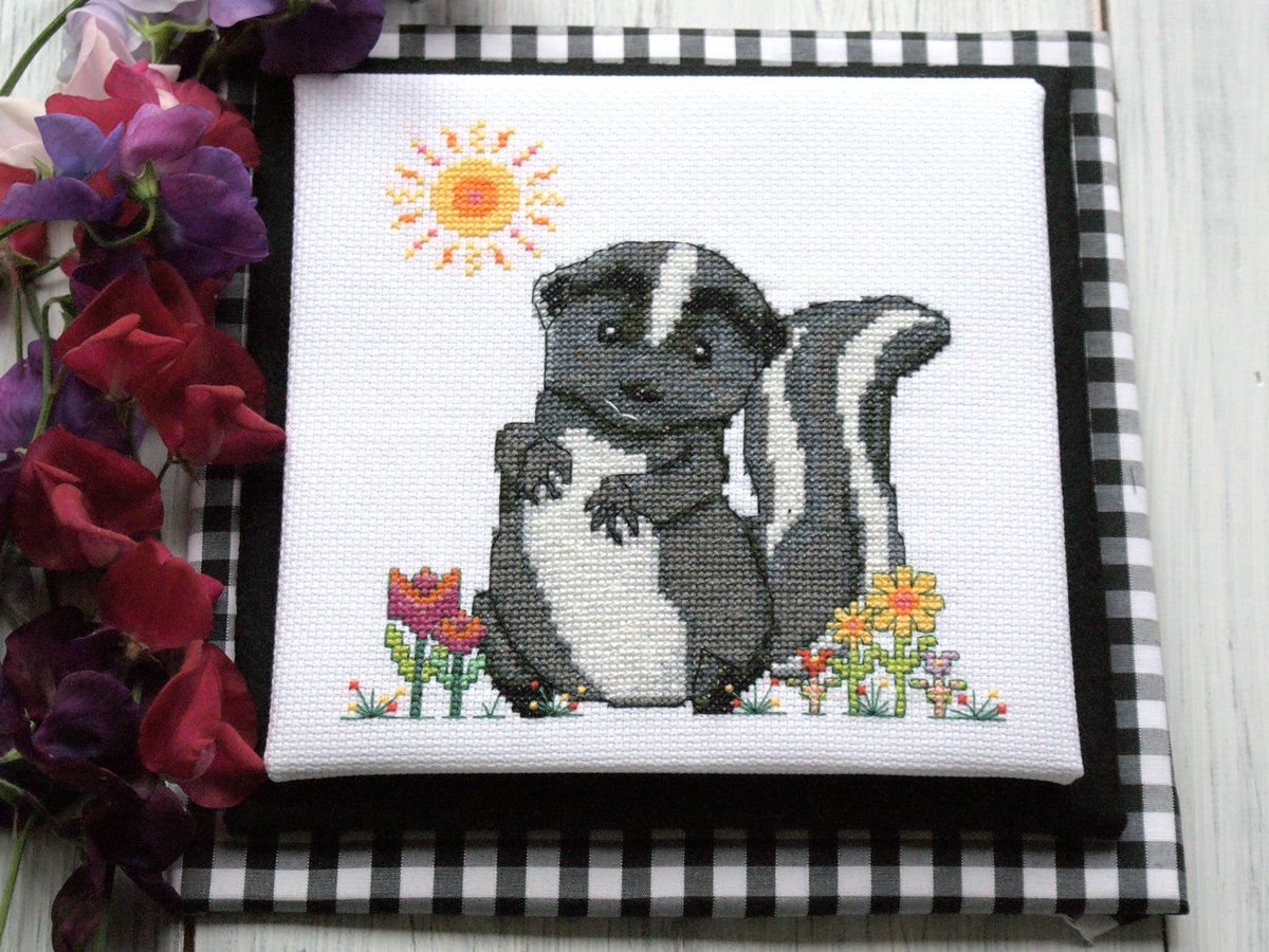 PurplePanzyXS's tweet photo. A couple of my new designs that I've just finished stitching - a cute baby skunk and playful platypus
#CrossStitch #etsyuk https://t.co/JMSRDq2Rze
