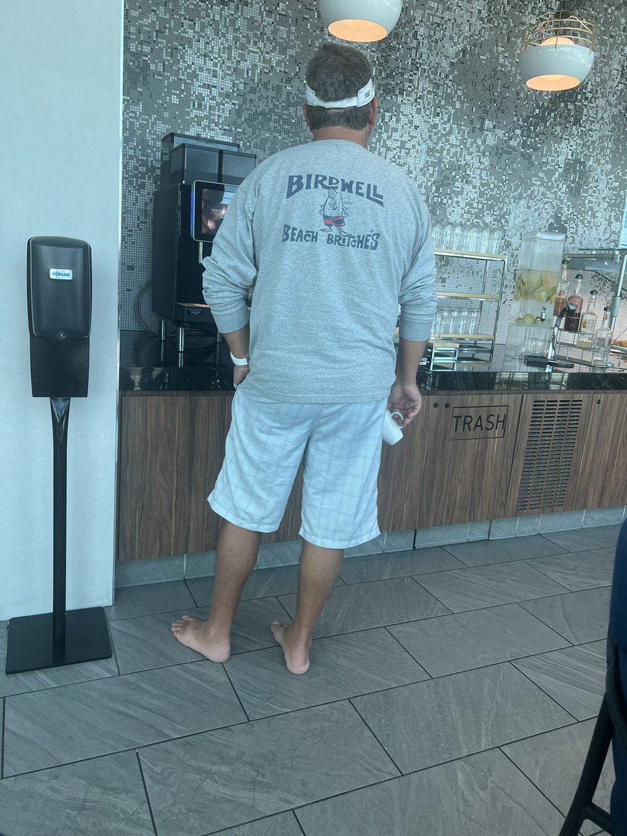 You know you’re back in America when you see someone barefoot in an airport lounge 🤮