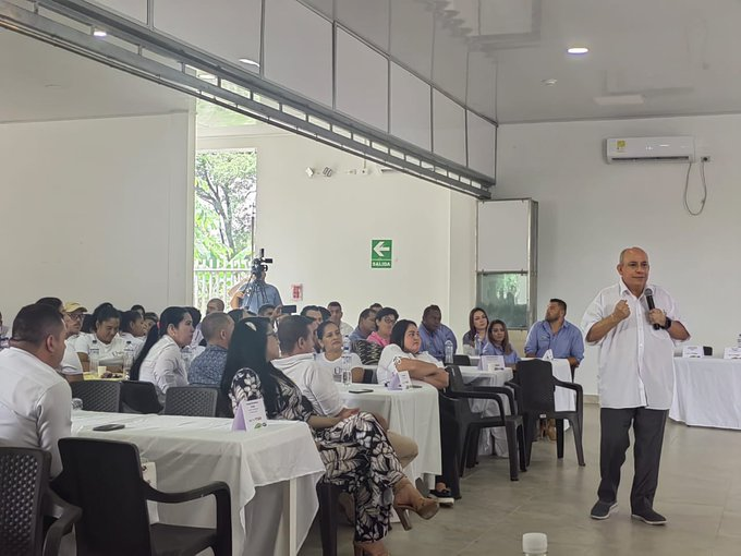 JaimeLeal_'s tweet photo. La @UniversidadUNAD tendrá un nuevo centro de atención y servicio estudiantil en Arauquita, gracias a la alianza que hemos suscrito con la alcaldía de ese municipio y la gestión del alcalde Etelivar Tores Vargas @EtelivarTorres y la @GobArauca https://t.co/xf98sPbAdz