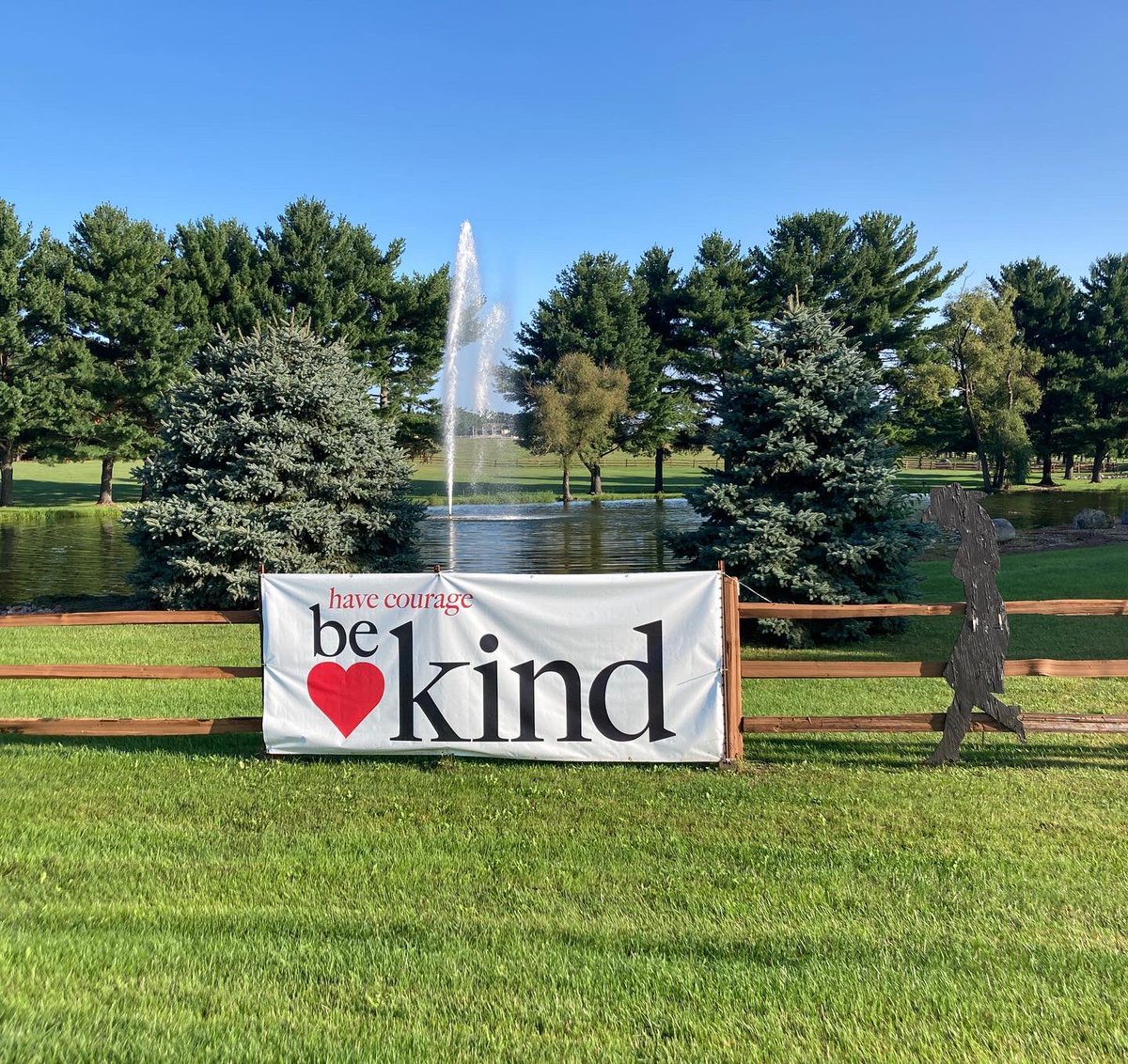 K_S_Institute's tweet image. This week, Mueller hosted Dr. @CasaDouglas &amp;amp; Dr. @CM_Eason to provide an overview on KSI and give an update on our innovATe partnership! Thanks to @MuellerSportMed for supporting the innovATe ATs and their communities! Together, we #strive2protect