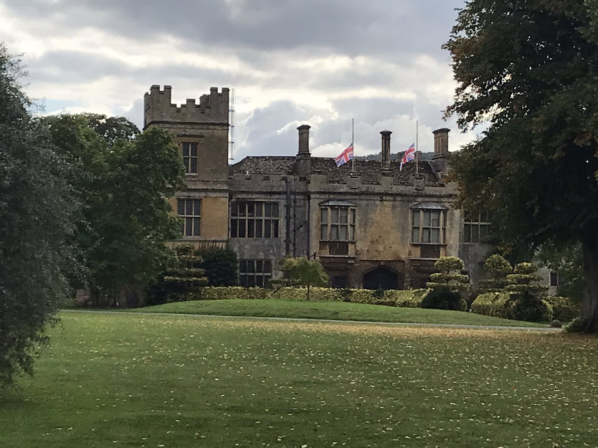 Sudeley Castle mourns the death of her Majesty Queen Elizabeth ii #floraltribute #kathrynparr #halfmast