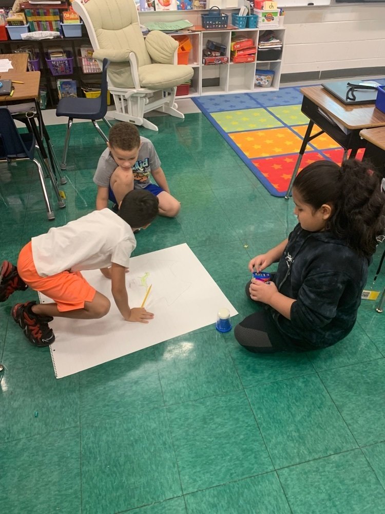 The students in Mrs. Kielty’s third grade class are collaborating and creating during team building time. #BEJcooperativelearning #kagancooperativelearning