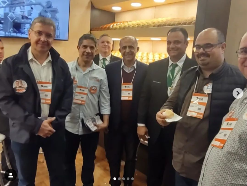 ClaretNametala's tweet photo. Ontem (15), foi o último dia do Sevar em Juiz de Fora e além de palestras incríveis, tivemos a Visita do candidato a Vice-Governador de Romeu Zema na feira, Mateus Simões.
Confira algumas fotos!
#claret #nametala #amis #supermercado #sevar https://t.co/g6QNspNOOI