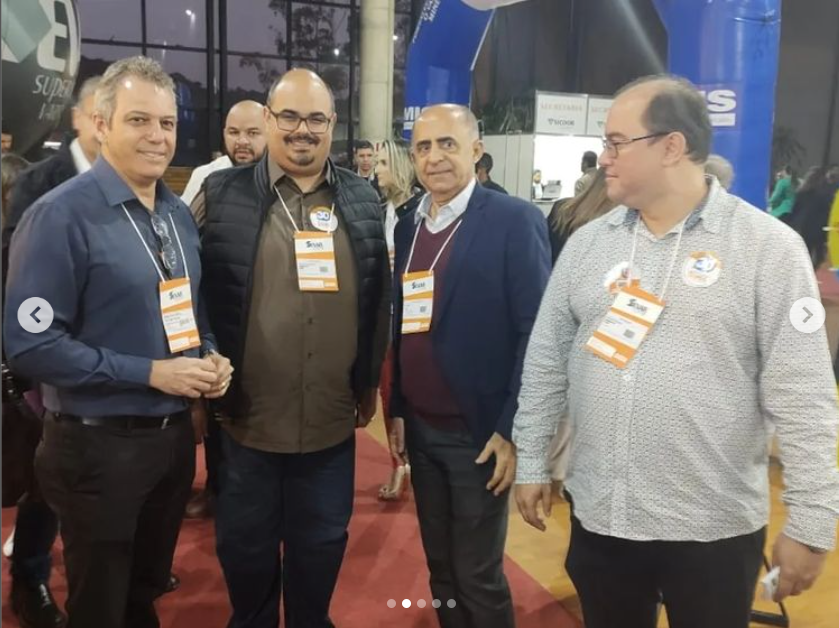 ClaretNametala's tweet photo. Ontem (15), foi o último dia do Sevar em Juiz de Fora e além de palestras incríveis, tivemos a Visita do candidato a Vice-Governador de Romeu Zema na feira, Mateus Simões.
Confira algumas fotos!
#claret #nametala #amis #supermercado #sevar https://t.co/g6QNspNOOI