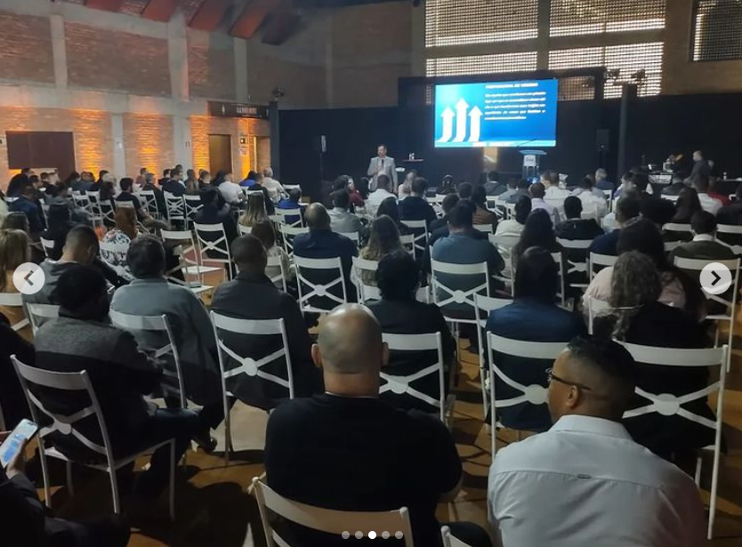 ClaretNametala's tweet photo. Ontem (15), foi o último dia do Sevar em Juiz de Fora e além de palestras incríveis, tivemos a Visita do candidato a Vice-Governador de Romeu Zema na feira, Mateus Simões.
Confira algumas fotos!
#claret #nametala #amis #supermercado #sevar https://t.co/g6QNspNOOI