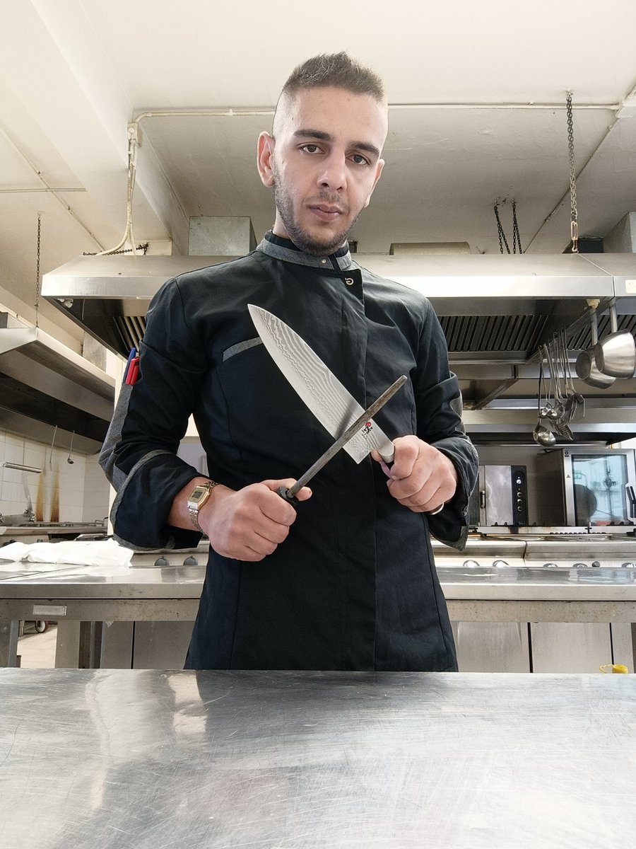 coluni96's tweet photo. #kitchen #damascoknife #miyabi #me #15DeSeptiembre #sardiniafinest #giblors #chefuniform https://t.co/bAeoFu8gjF