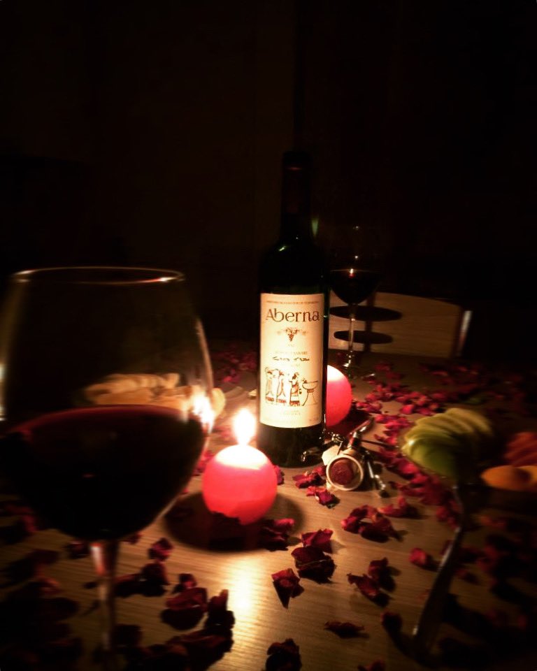 ABERNASARAP's tweet photo. -
“Senden gördüğüm Kışı,
Başkasının Baharına Değişmem.”
#HaydarErgülen
🤗🍷🍀
@ABERNASARAP
#AbernaSüryaniŞarabı
#AbernaSarap #SüryaniŞarabı #Aberna #Süryani #Şarabı
#Mardin #Midyat #Şarap #Wine #RedWine #Turandin #Manastır #Üzüm #Bağ #Bozumu #Ninova #ninovaşarap https://t.co/TYI76Yjea1