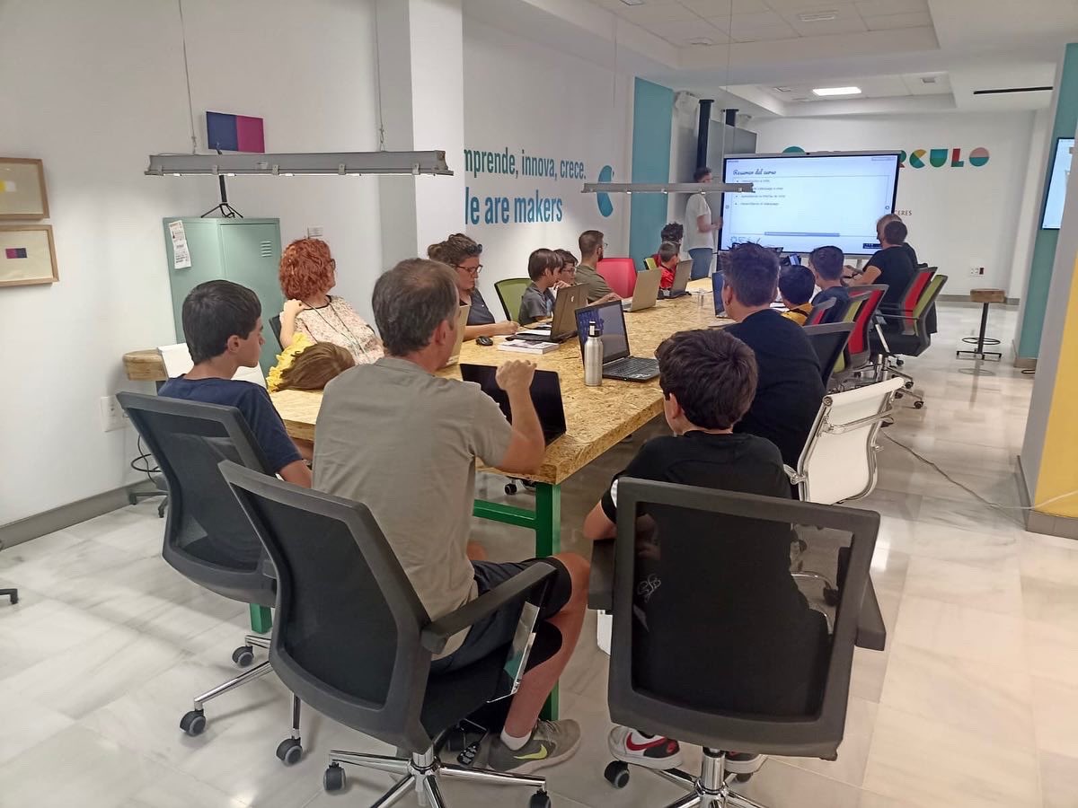 CircularFab's tweet photo. Hoy en el #curso de #creación de #videojuegos 👾 con #Unity. Diseñamos, #programamos y nos divertimos un montón, de la mano de Alberto Quesada @its_albertoqp_ de @smartopenlab.
Gracias a todos por vuestra participación, nos vemos en el próximo 🤩 https://t.co/WdMXuijCJl