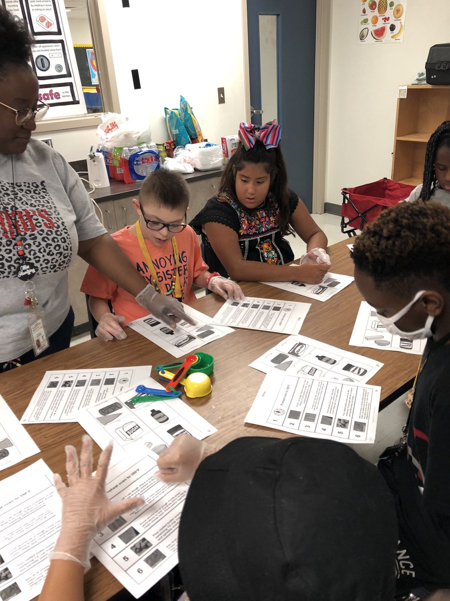 MrsT_APE's tweet photo. Today my awesome scholars prepared and cooked a fiesta feast to celebrate Hispanic Heritage Month! We had nachos, made empanadas, Sopapilla cheesecake and did a Hispanic soda tasting!! #lovelaughterlearninginTISD @Nannewt @TISDTIS @TStudentsupport https://t.co/Dz7kHOnJB8