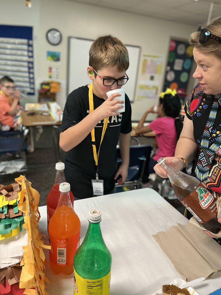 MrsT_APE's tweet photo. Today my awesome scholars prepared and cooked a fiesta feast to celebrate Hispanic Heritage Month! We had nachos, made empanadas, Sopapilla cheesecake and did a Hispanic soda tasting!! #lovelaughterlearninginTISD @Nannewt @TISDTIS @TStudentsupport https://t.co/Dz7kHOnJB8