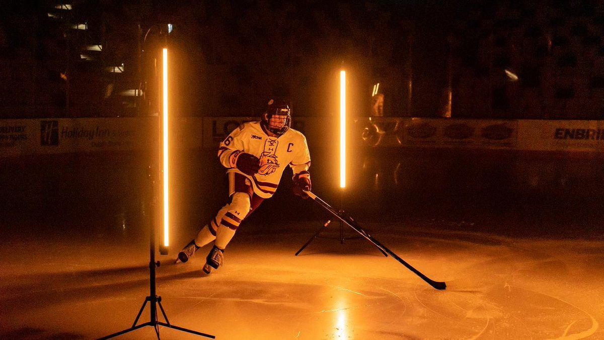 UMD Women's Hockey tweet media