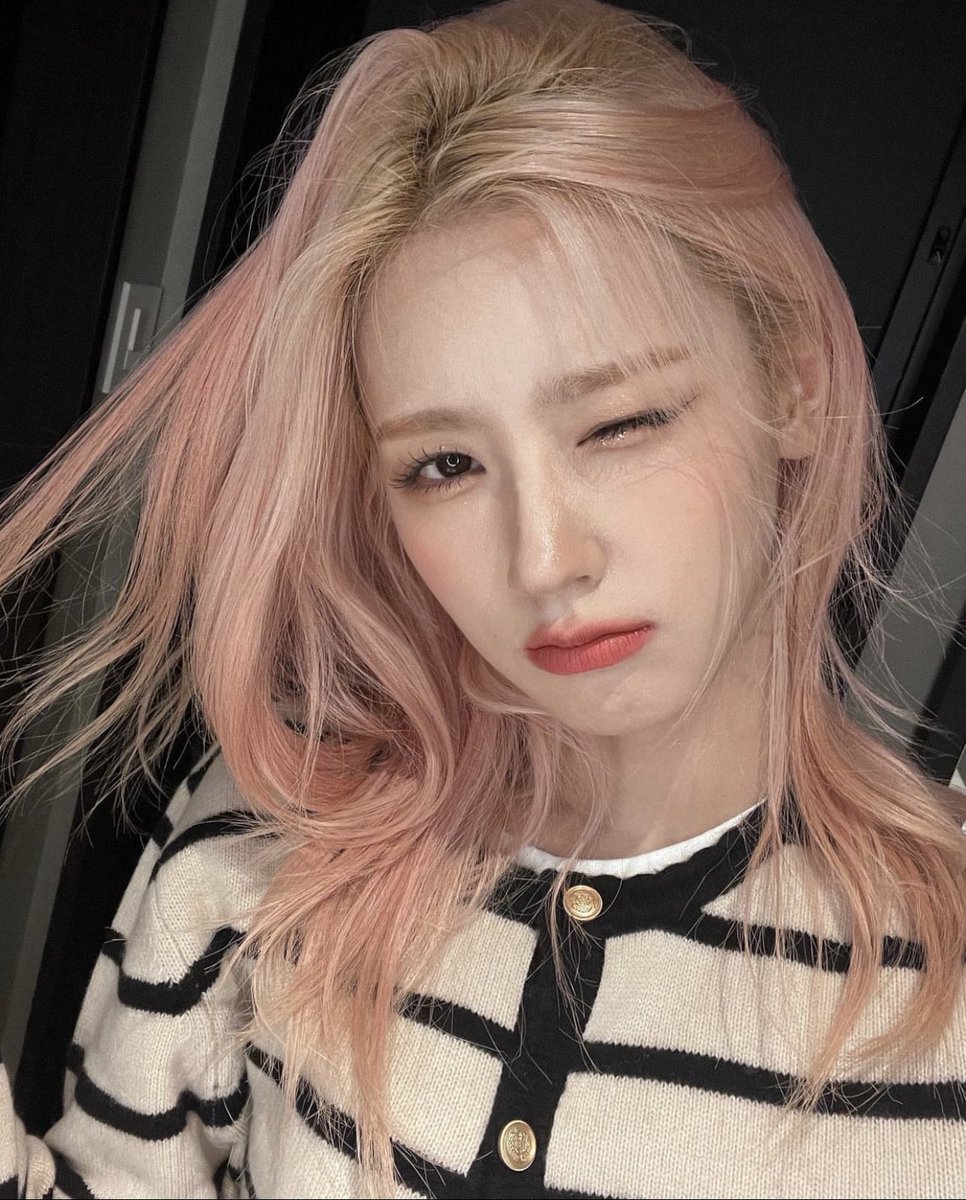 KpopEnjoyoor's tweet photo. good morning frens https://t.co/QMpK0Gj2fy