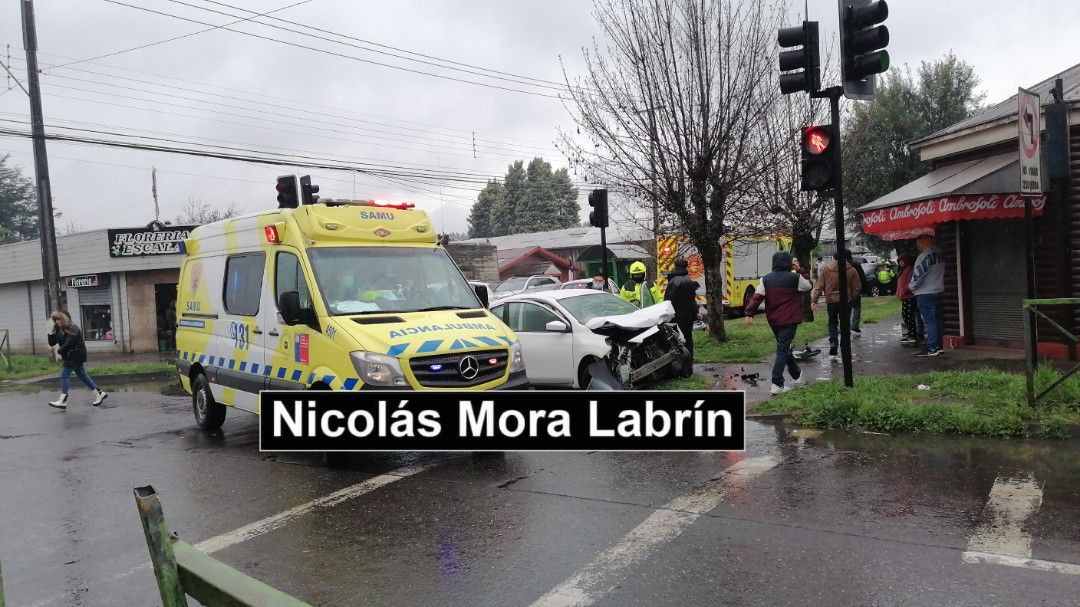 LabrinMora's tweet image. LAUTARO: Colisión de vehículos. Escala / Freire. Bomberos, Samu y Carabineros operaron en el lugar.