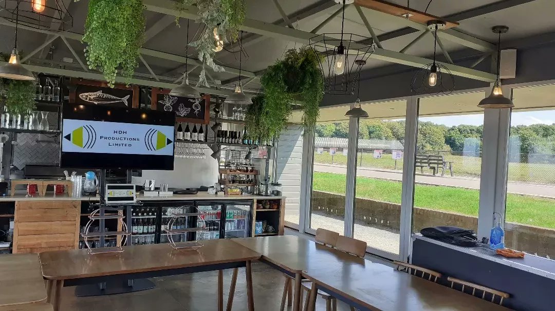 HDHProductions's tweet photo. Last minute call from one our clients if we could supply a screen. We prepped and delivered. Not every day you get to do setup in a zoo @ZSLWhipsnadeZoo
#screenhireuk #screenhire #zoo #fundayout #audiovisual #audiovisualhire #events #unicol #parabellastand #video #lgelectronics https://t.co/tLSF6iknKS