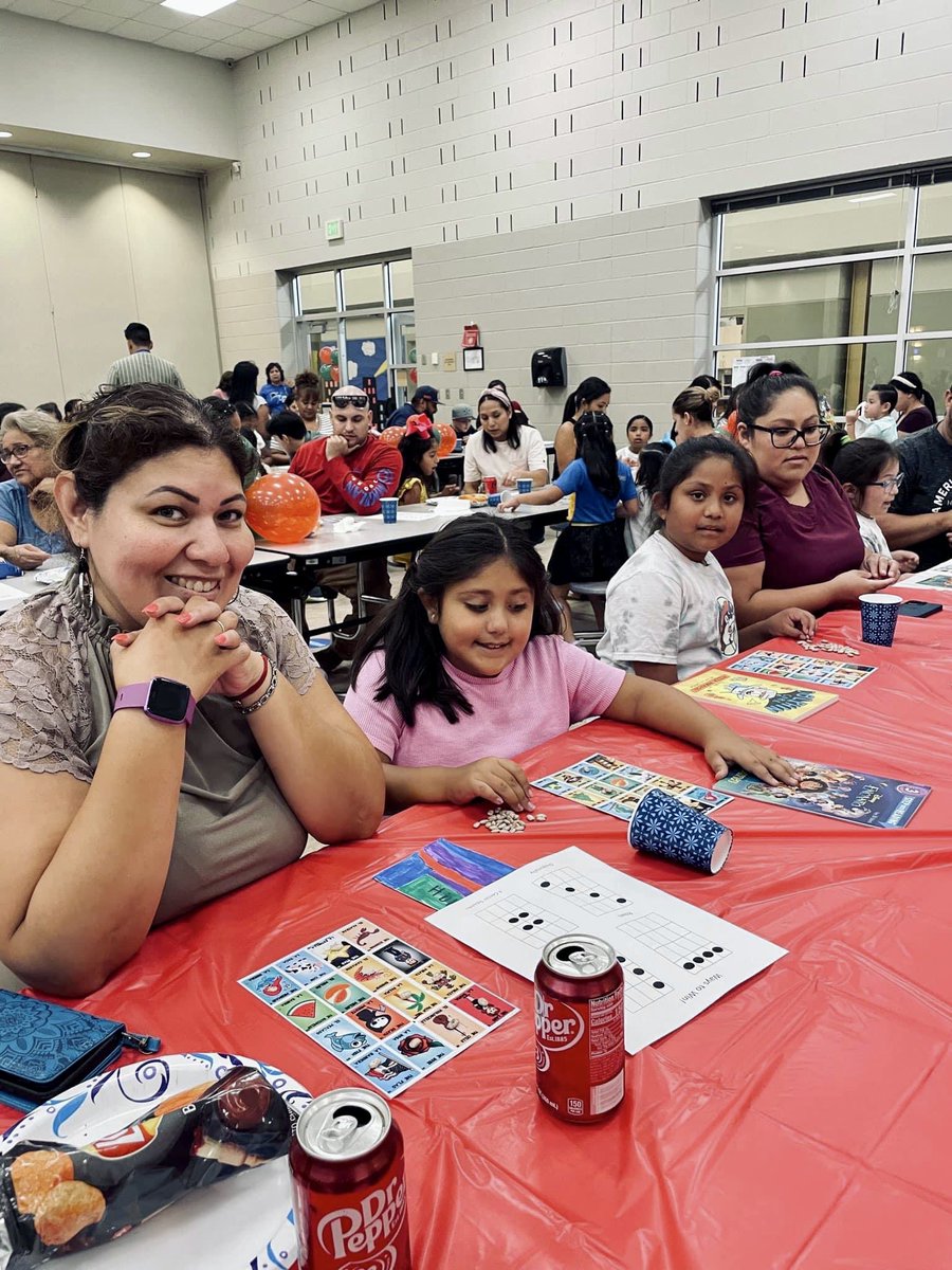 thegoodread's tweet photo. Kicking off #HispanicHeritageMonth with lots of #books in the hands of kids! #book #loteria and then our #bookbreakfast as well! #literacy #txasl @CarrollColts @SheldonISD #futurereadylibs https://t.co/CpvyrN5uwu