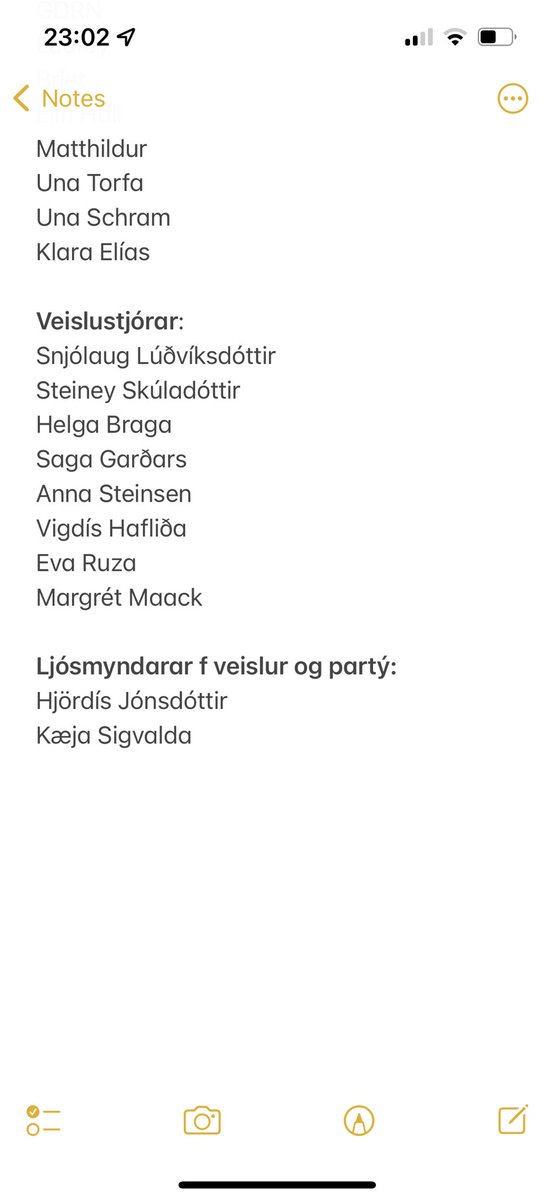 Er komin með ÓGEÐ af árshátíðum með baaara kk skemmtikröftum..Og ÓGEÐ af svörunum "já sko við ætluðum að bóka *eina fræga konan sem þau þekkja* en hún var ekki laus"
Getiði hjálpað mér að bæta við notes listann minn sem ég gríp í þegar ég calla out fólk? Veit það vantar fullt!