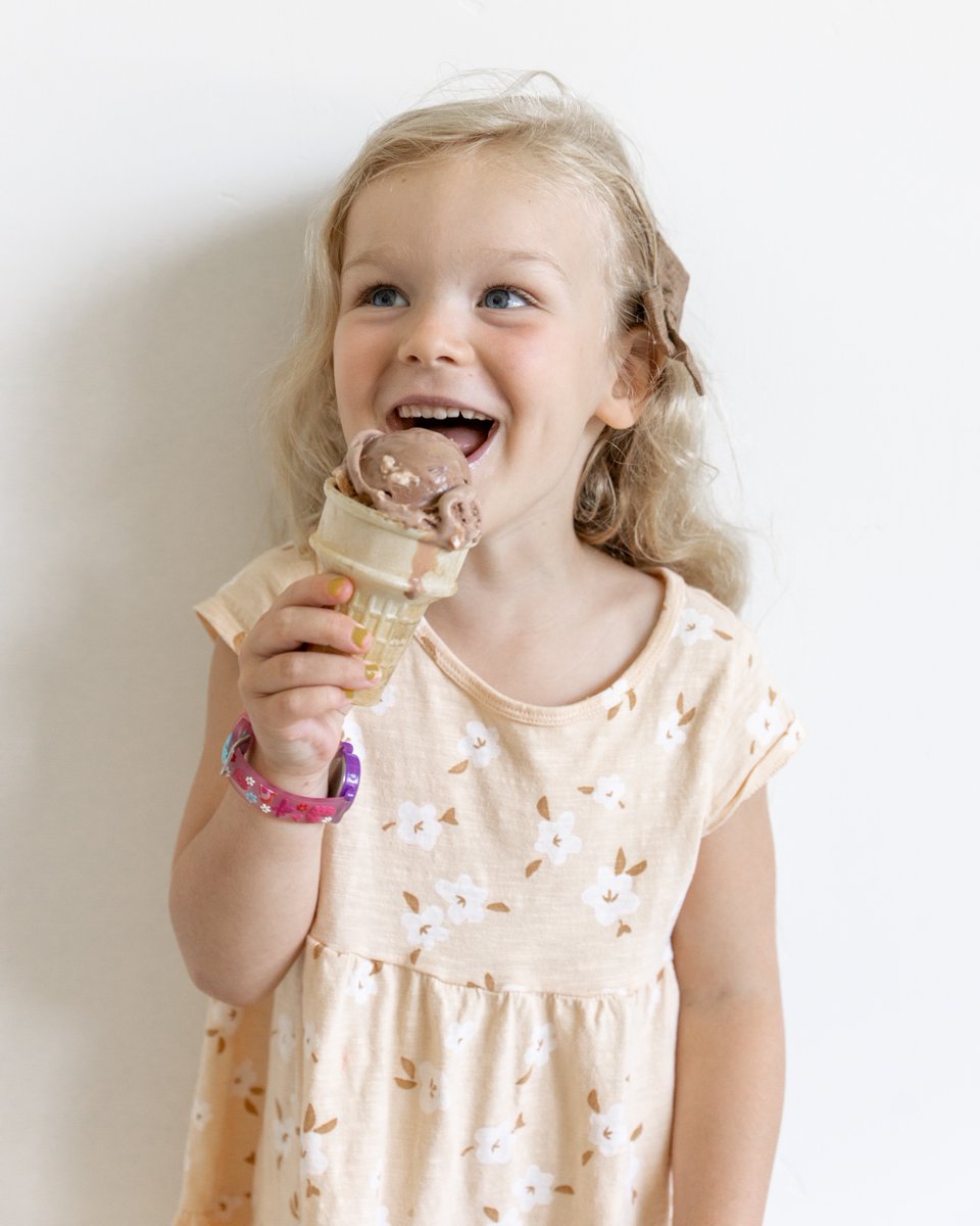 We'll hang on to ice cream...I mean summer...for justtt a little longer...
.
.⁠
.⁠
#producersdairy #producers #fresno #drinkmilk #dairy #realcaliforniamilk #gotmilk #icecream #icecreamlover