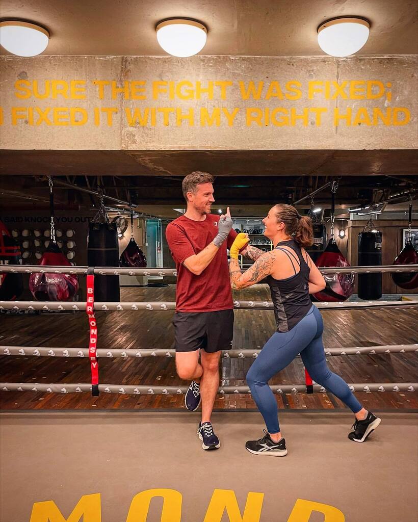 Ad. A different kind of Friday night! 🥊😅 Grateful to have had the opportunity to head down to @bermondseyboxing this evening for a taste of the sweat required to slog it out in gloves. The club has only been open a few weeks, but the pros know their stuff and @zv4___ definit…