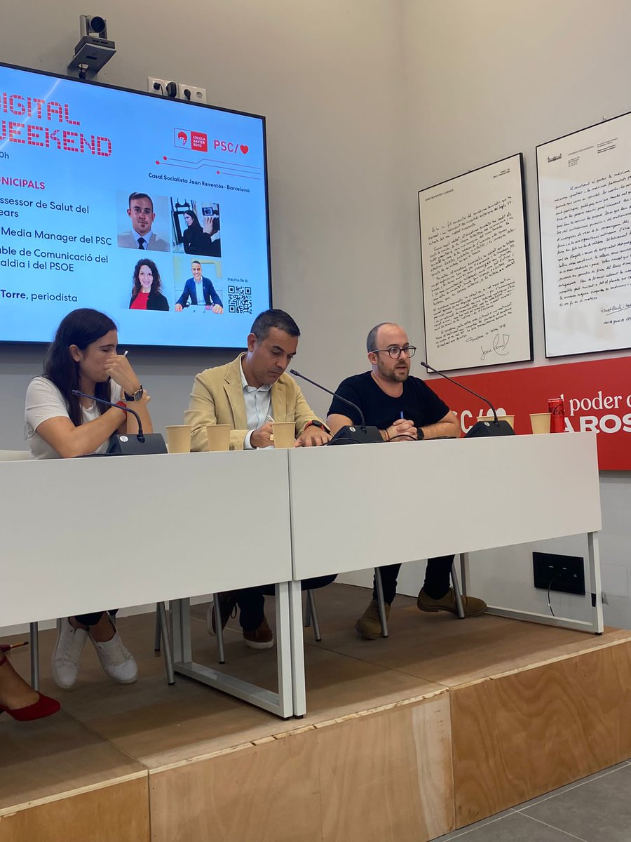 Enaitz6's tweet photo. Tarde de reencuentros, de conocer compañeras y de mucha comunicación digital.
Ha sido un lujo poder compartir mesa con dos magnificas profesionales como @AMayoFuentes y @Irenuqui. Con el gran Kiko De La Torre como moderador.
🌹Magnífica #DigitalWeekend
#ElPoderDeLaRosa https://t.co/yyZ9wrEMGR
