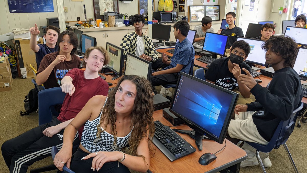 kickrg's tweet photo. Communicating and collaborating while analyzing visualizations of Java code.
#GreatWayToEndTheWeek
#APCSA @CSTA_IE @csteachersorg @CSforALL @CSforAllTchrs @CSforCA @CSForIL @ChiSubCSTA @NPProwler https://t.co/VQm3IZgeFD