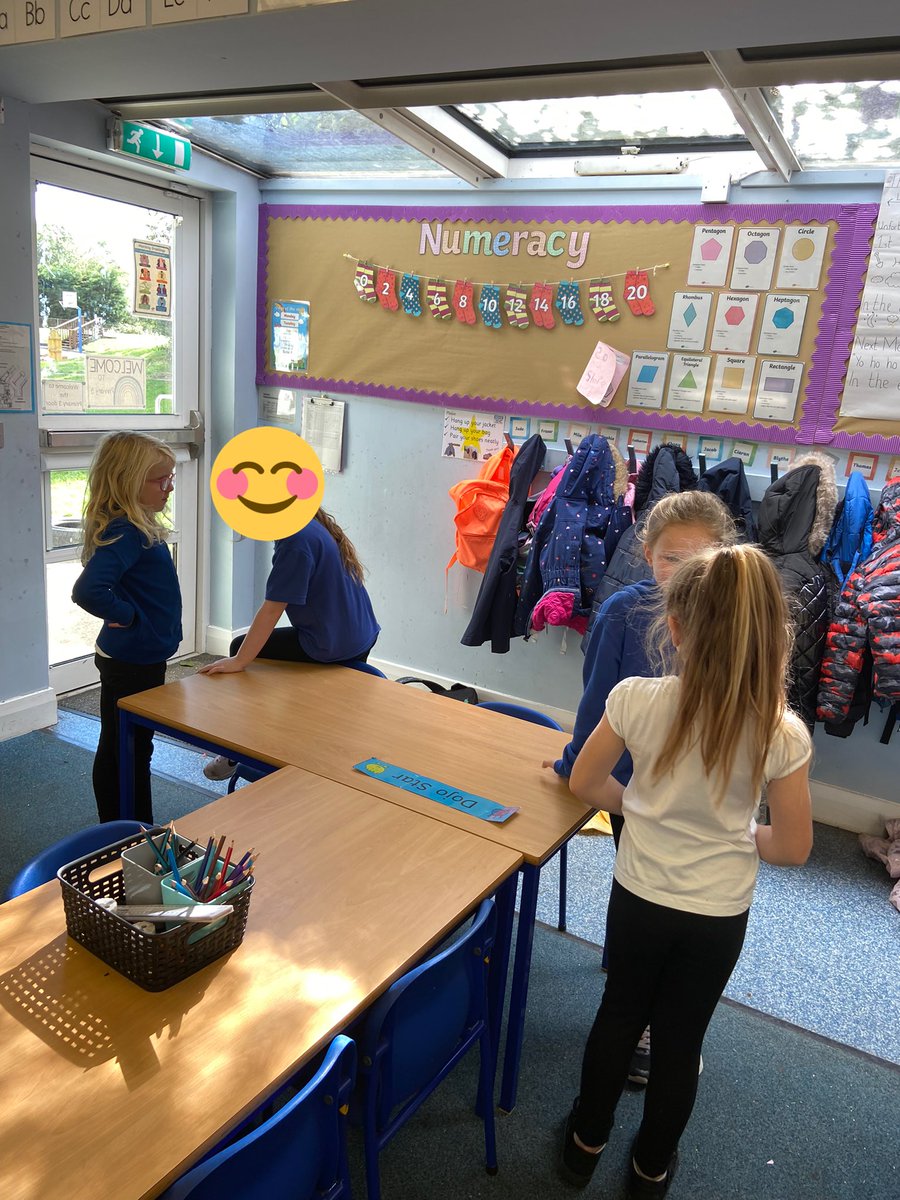 MrsEastonanto's tweet photo. In French we learnt how to ask how someone is feeling and how to answer then we enjoyed making feelings faces in the outdoor classroom 🇫🇷 😃 😐 😢 @Anto_P3S https://t.co/8C3BBTsK9z