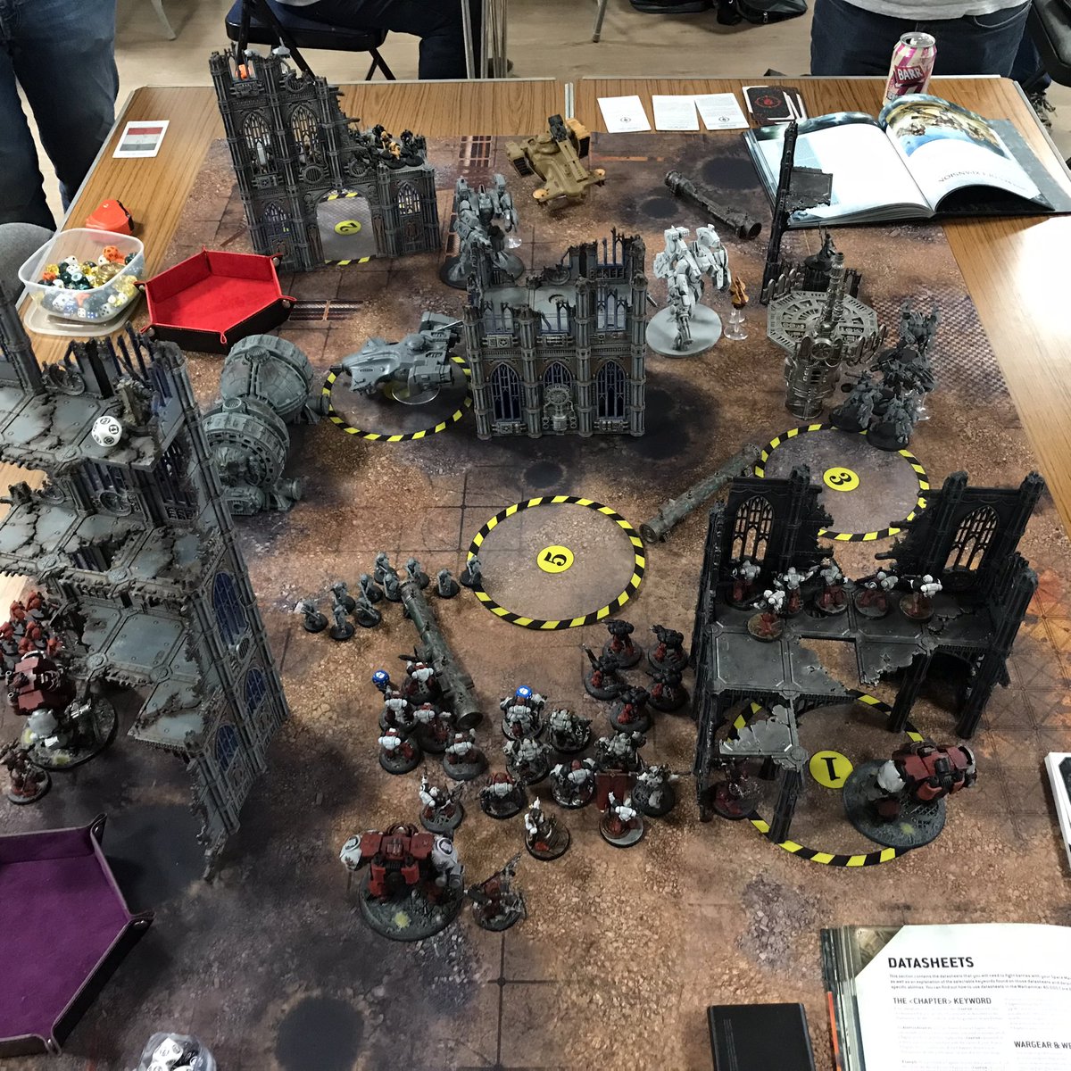Vulkans_Forge's tweet photo. Managed to find my way into a game tonight 😃 #Marines vs #Tau 😁 we could finish unfortunately because of the time but had a laugh in the meantime between exploding #dreadnoughts and devilfish 😂 #Warmongers #WarhammerCommunity #PaintingWarhammer #GameTime #GamingClub https://t.co/k4hSEd4QkJ