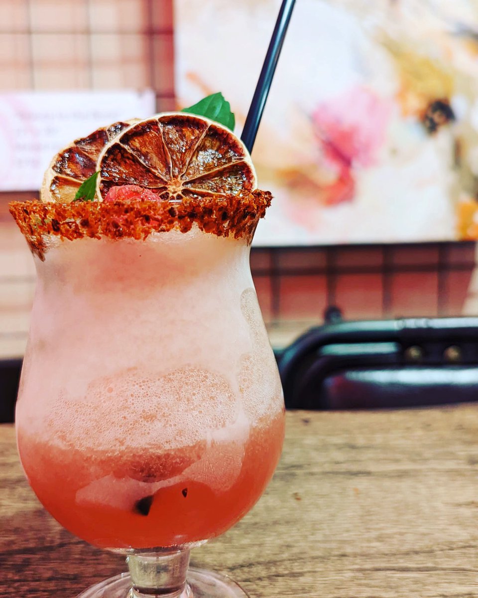 MKTBAR's tweet photo. Summer is still going Houston! Cool off with our frozen cocktails like our special Spiked Berry-Basil Frozen Lemonade!🍹
Klir Red (vodka flavored wine) Muddled Strawberry, fresh squeezed lemonade, basil. Happy Hour special $6! #houstonhappyhour #htxhappyhour #happyhour #htxeats https://t.co/PSflJTQsON
