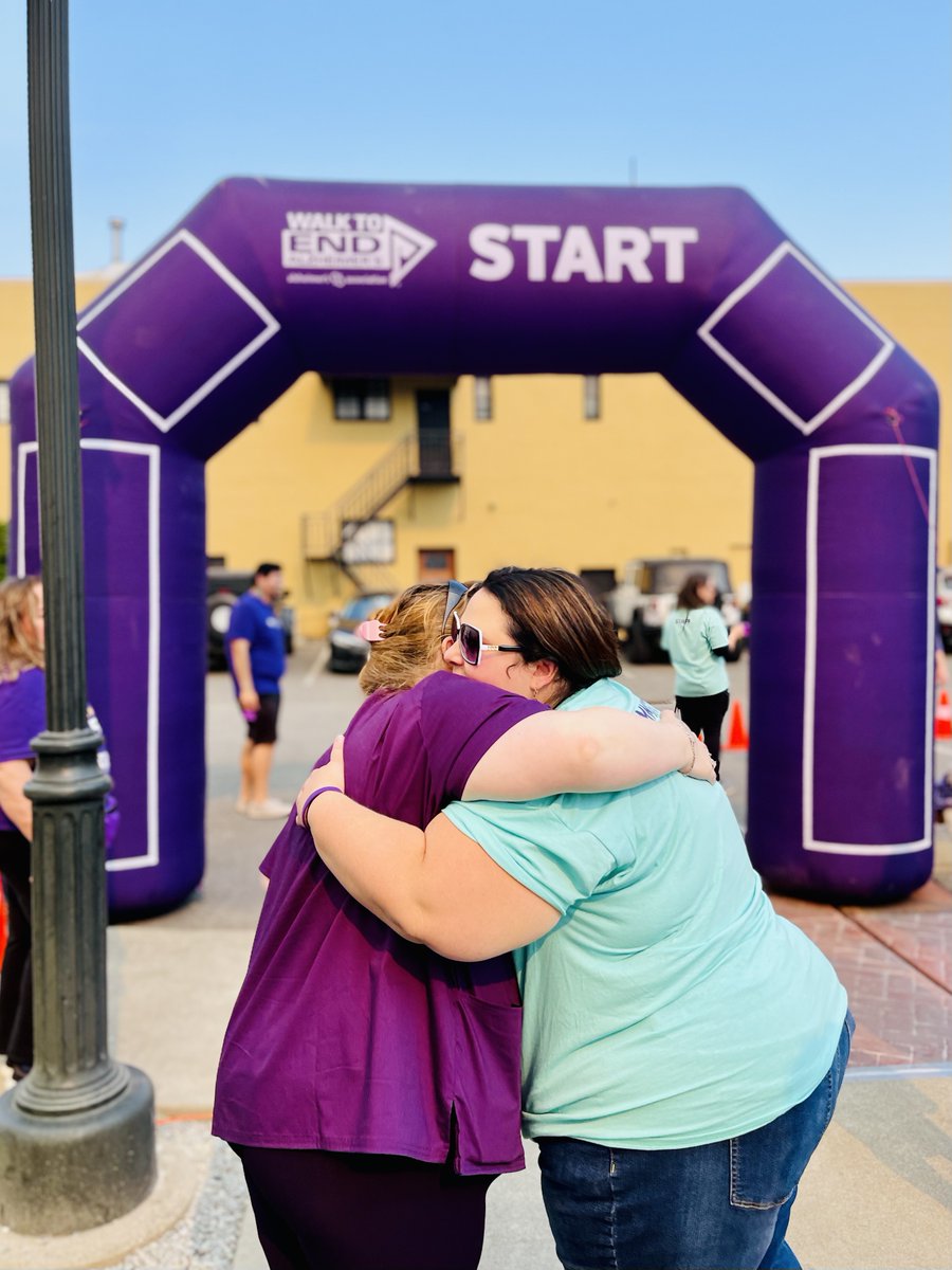 ALZ_WA's tweet photo. Who's ready to #Walk2EndAlz!? We have walks in Bellingham, Port Townsend, and Moses Lake tomorrow! 💙💜💛🧡 #ENDALZ #ALZWA
Photo flashback to last weekend's walks in Silverdale & Burlington! Go to https://t.co/LOc51STUQG to sign up now to find your local Walk! https://t.co/GacXBinpKR