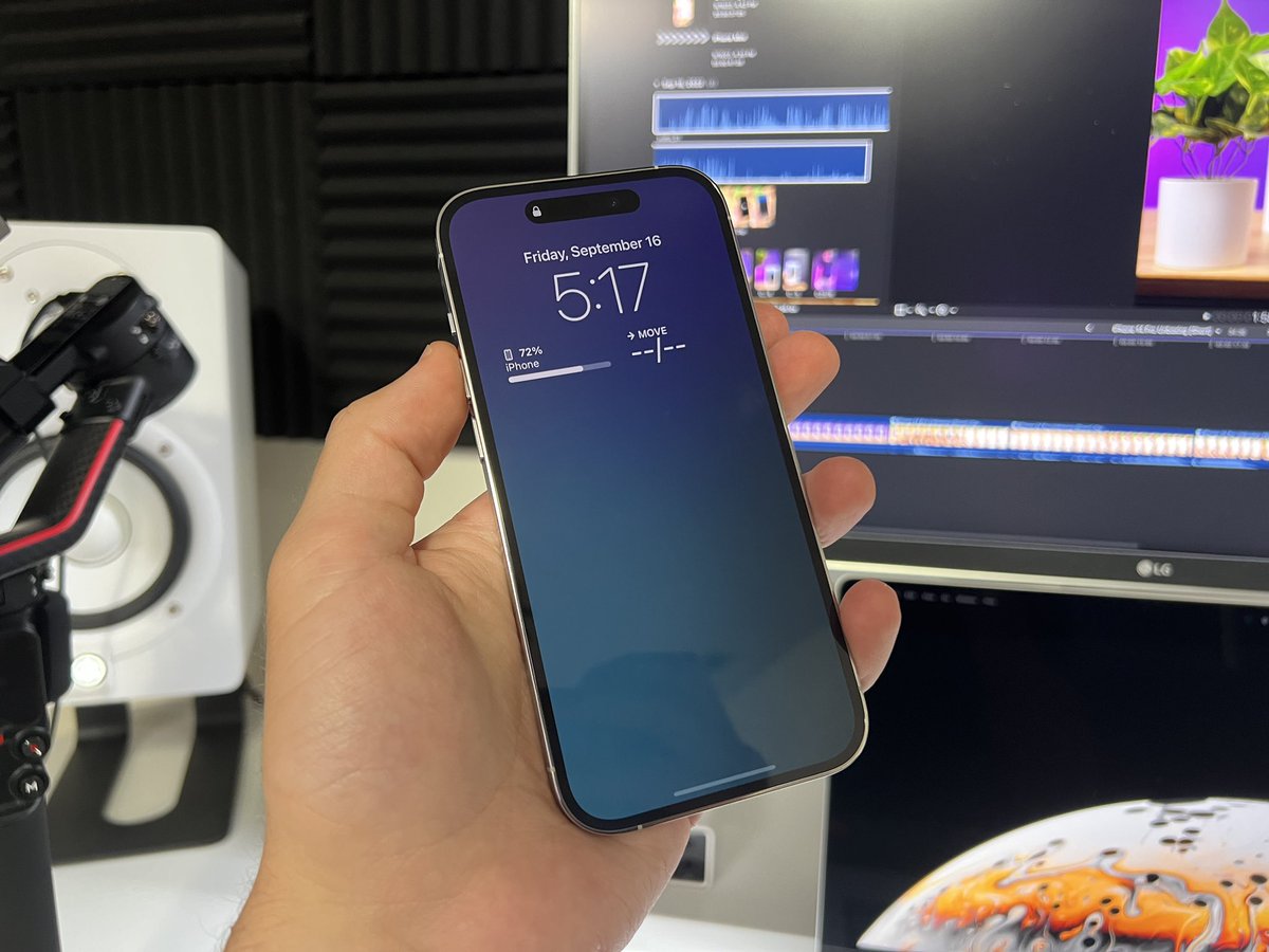 paulandtech's tweet photo. This always-on display is crazy. It literally looks like it’s unlocked with the screen on https://t.co/nPW9Gh9blR