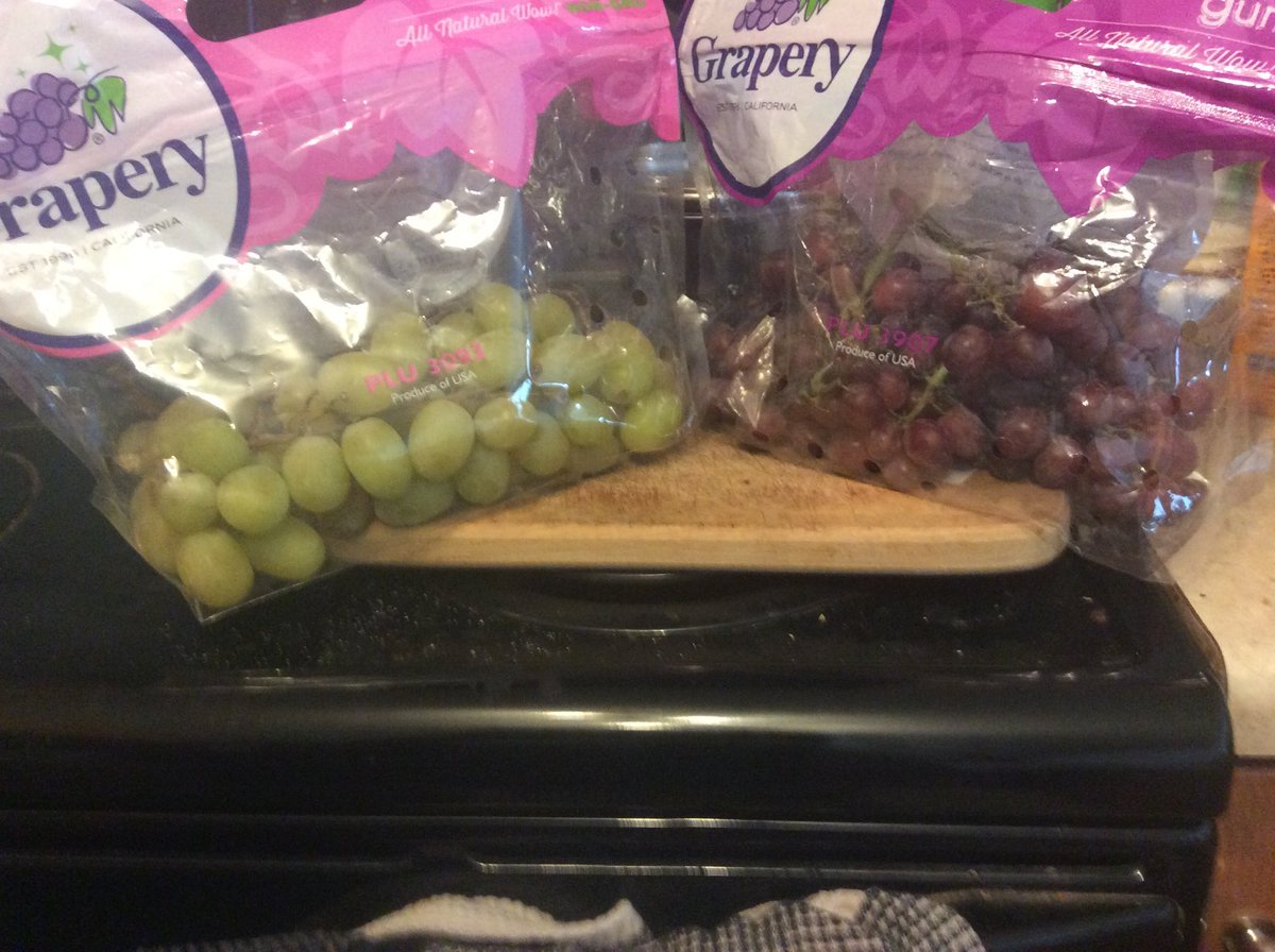 Frozendiva29's tweet photo. Theyβre back! Cotton candy and gumdrop grapes! #grapery https://t.co/9Ww7u7c9xl