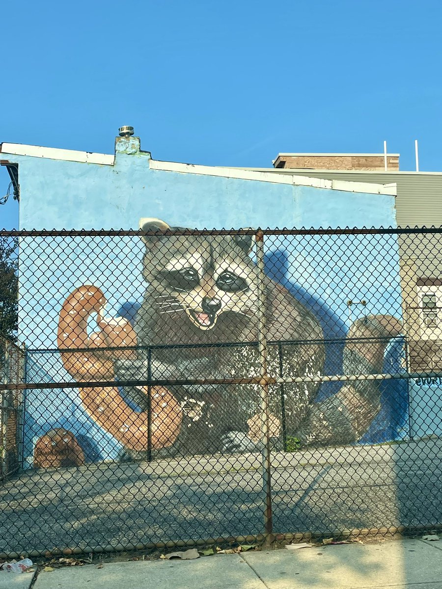 emmcooper42's tweet photo. Hands down one of the best murals in #Philly 🥨 https://t.co/FU22PXPPv4