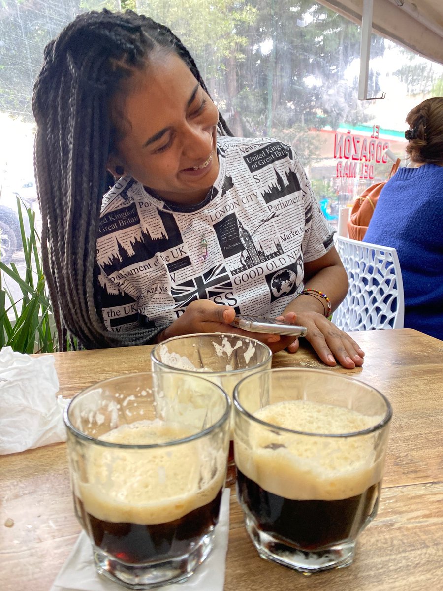 Junta creativa con amigas planeación viaje a Oaxaca, nuestro mesero Lechuga el día de hoy excelente servicio, comida de 100 (@ El Corazón Del Mar in Ciudad de México) swarmapp.com/c/9k9cxWkhVNA