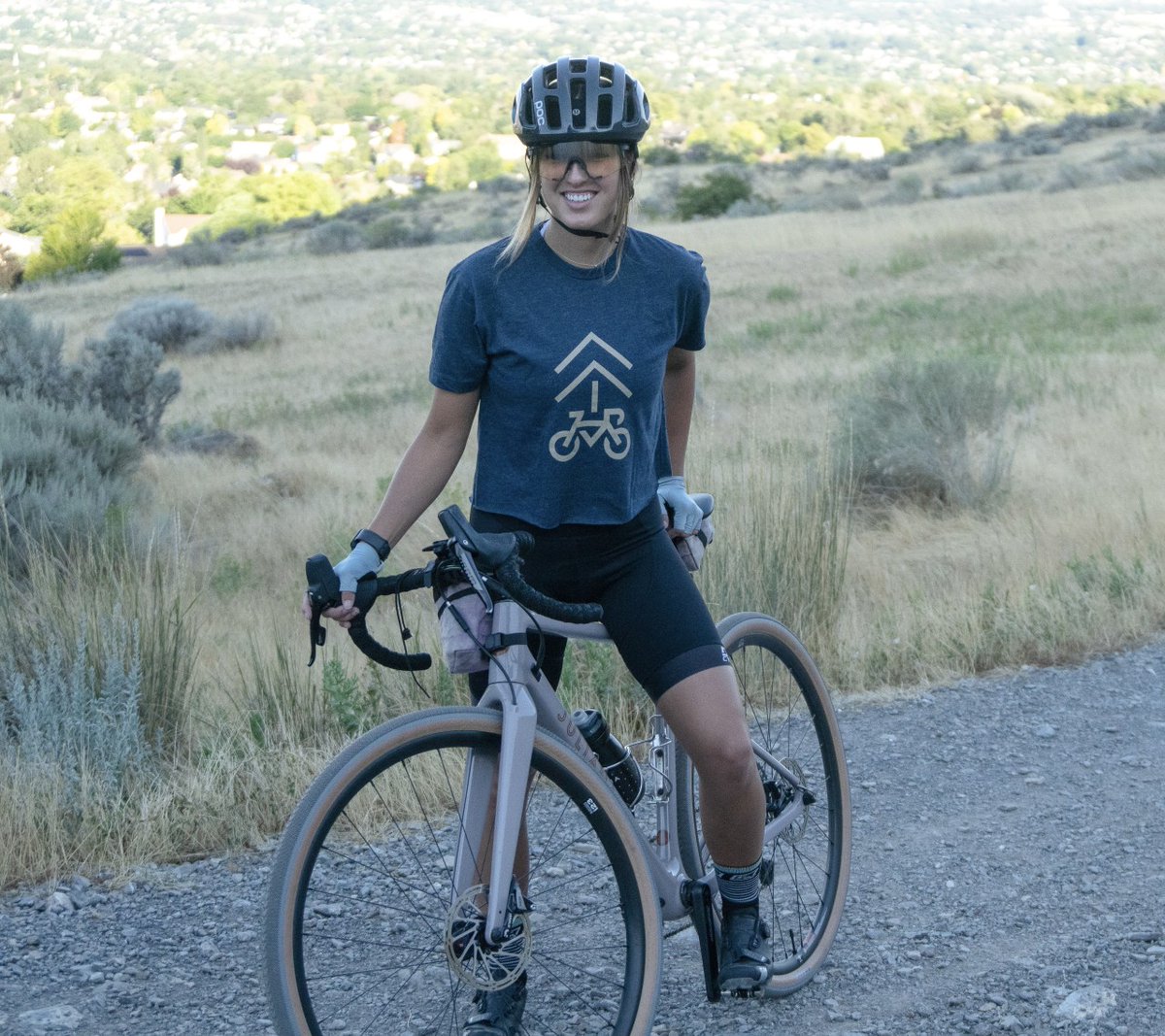 threadandspoke's tweet photo. Smiles + Miles 😊🚴‍♀️

#threadandspoke #gravelcycling #gravelroads #gravelbikes #gravelcyclist #gravelgrinder #fnldgrvl #julianaquincy #ridenorth https://t.co/C00Ltq9kDT